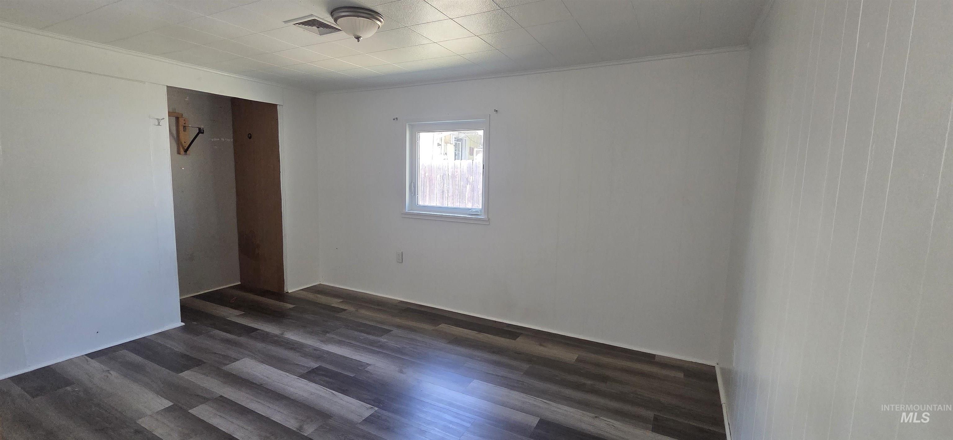 729 4th Property Photo 9