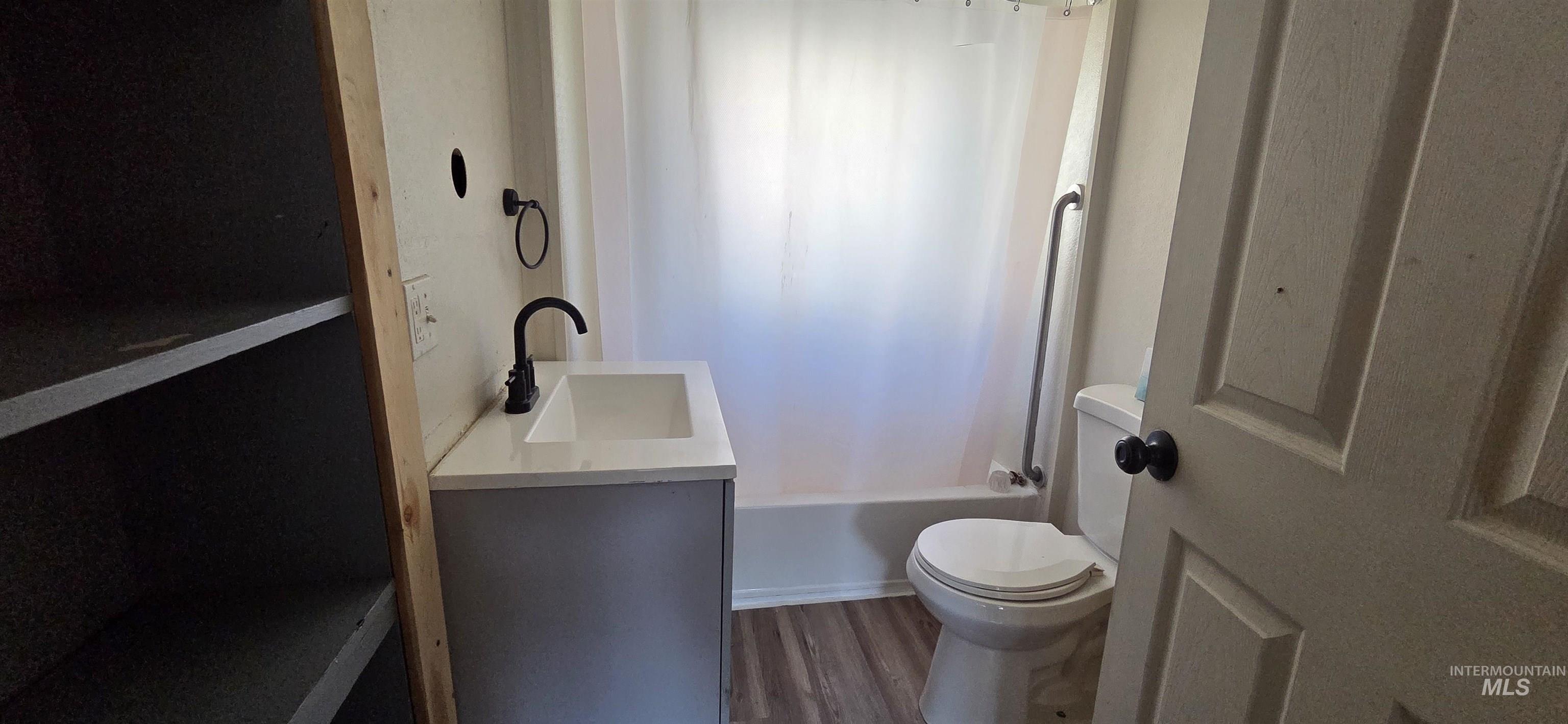 729 4th Property Photo 10