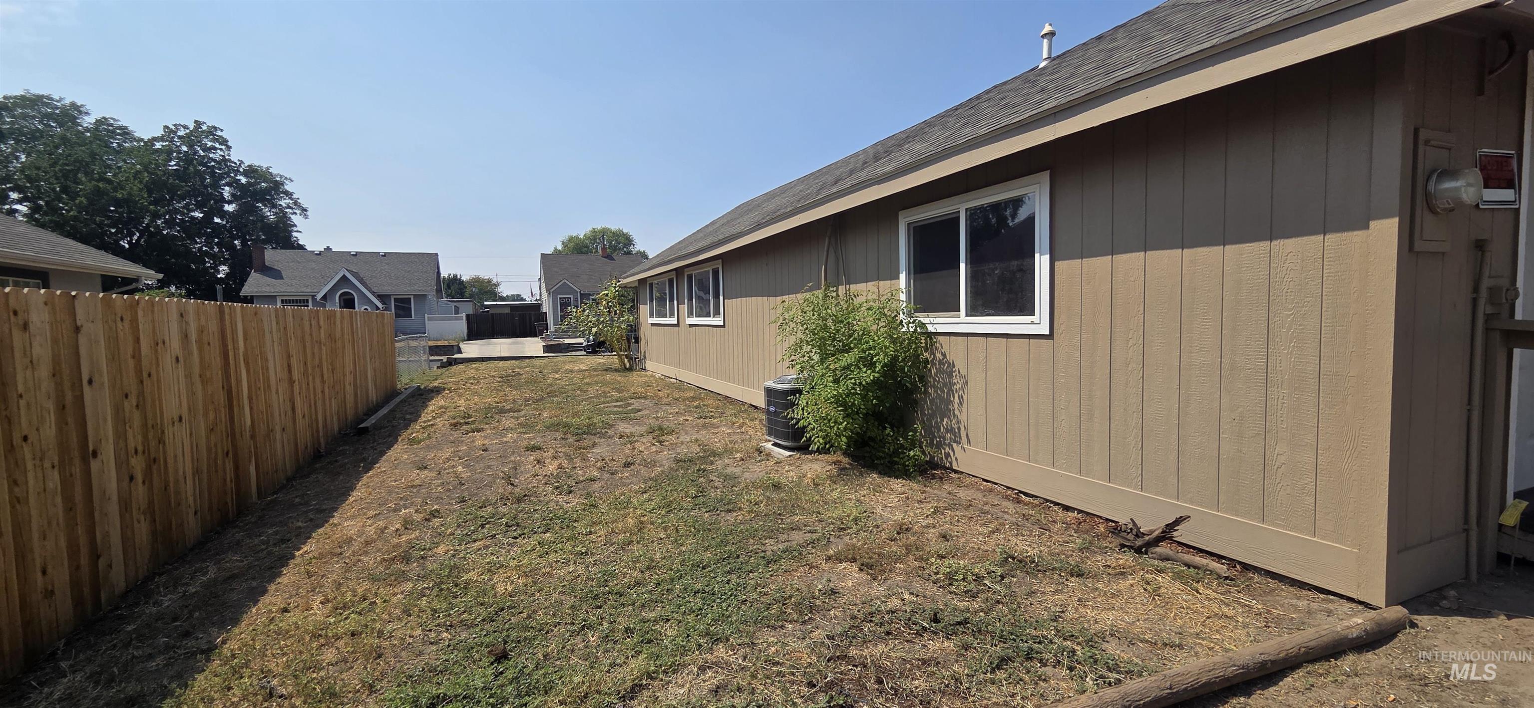729 4th Property Photo 11