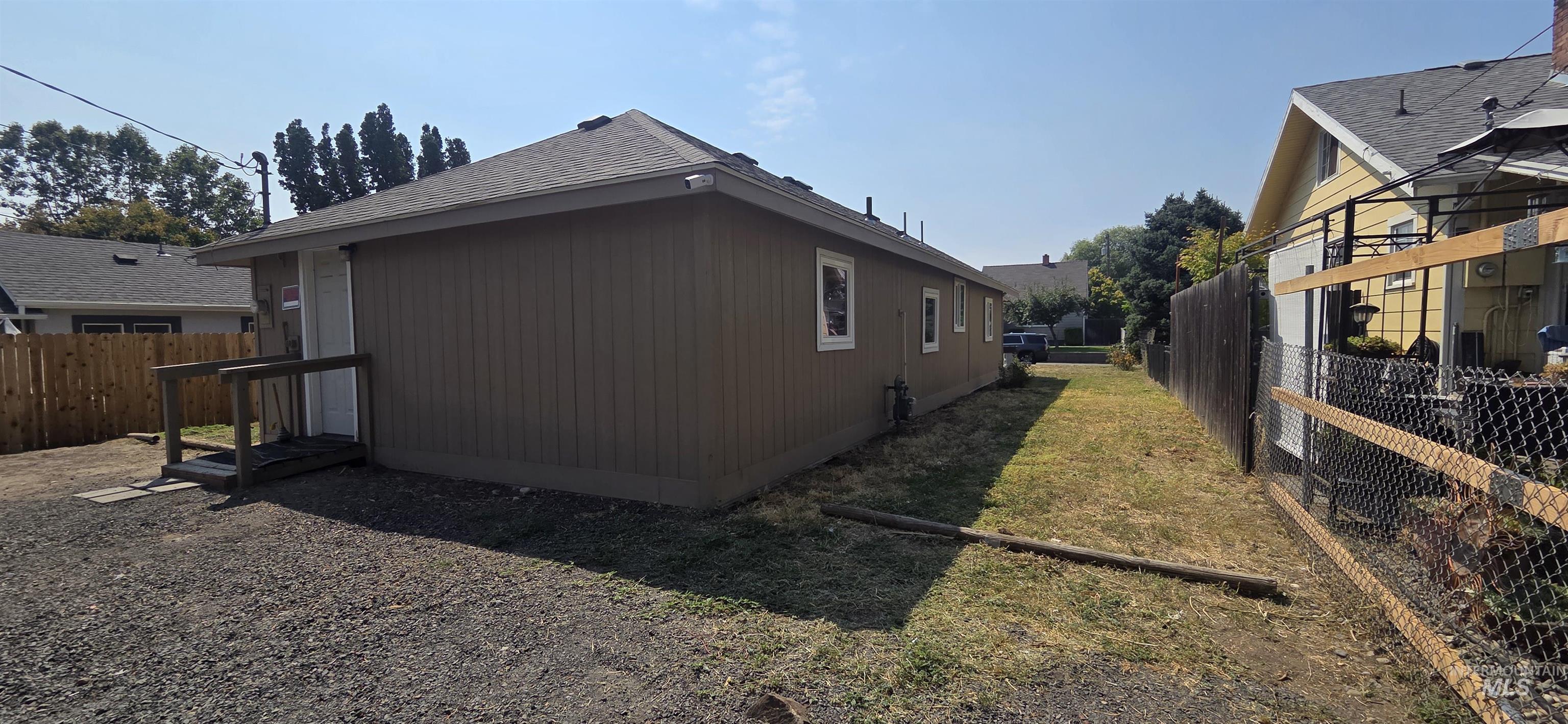 729 4th Property Photo 12