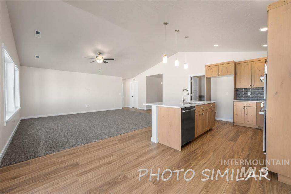 1420 Crescent St. Property Photo 10