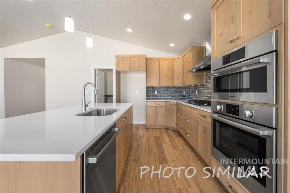 1420 Crescent St. Property Photo 15