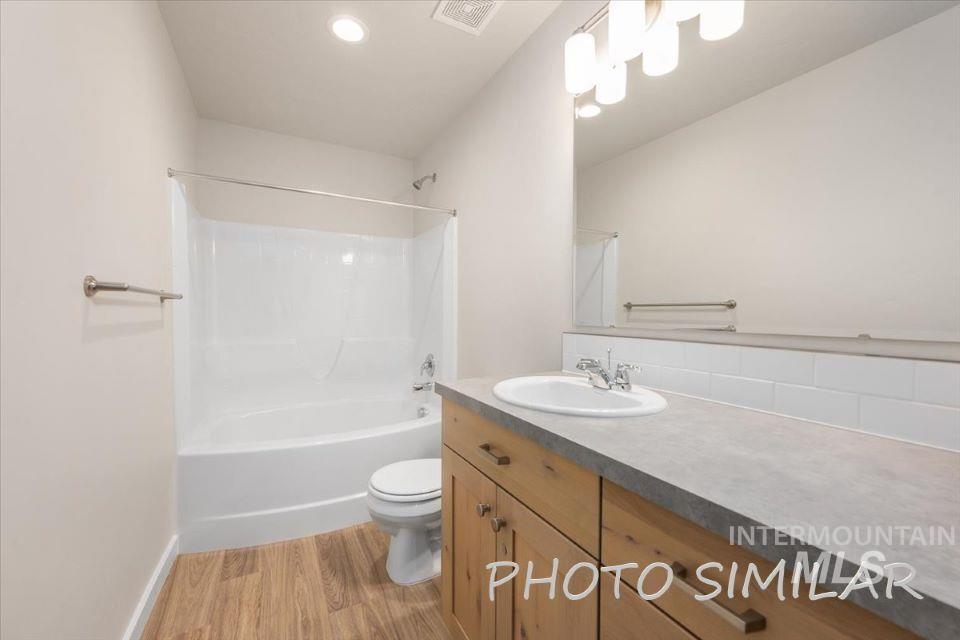 1420 Crescent St. Property Photo 27