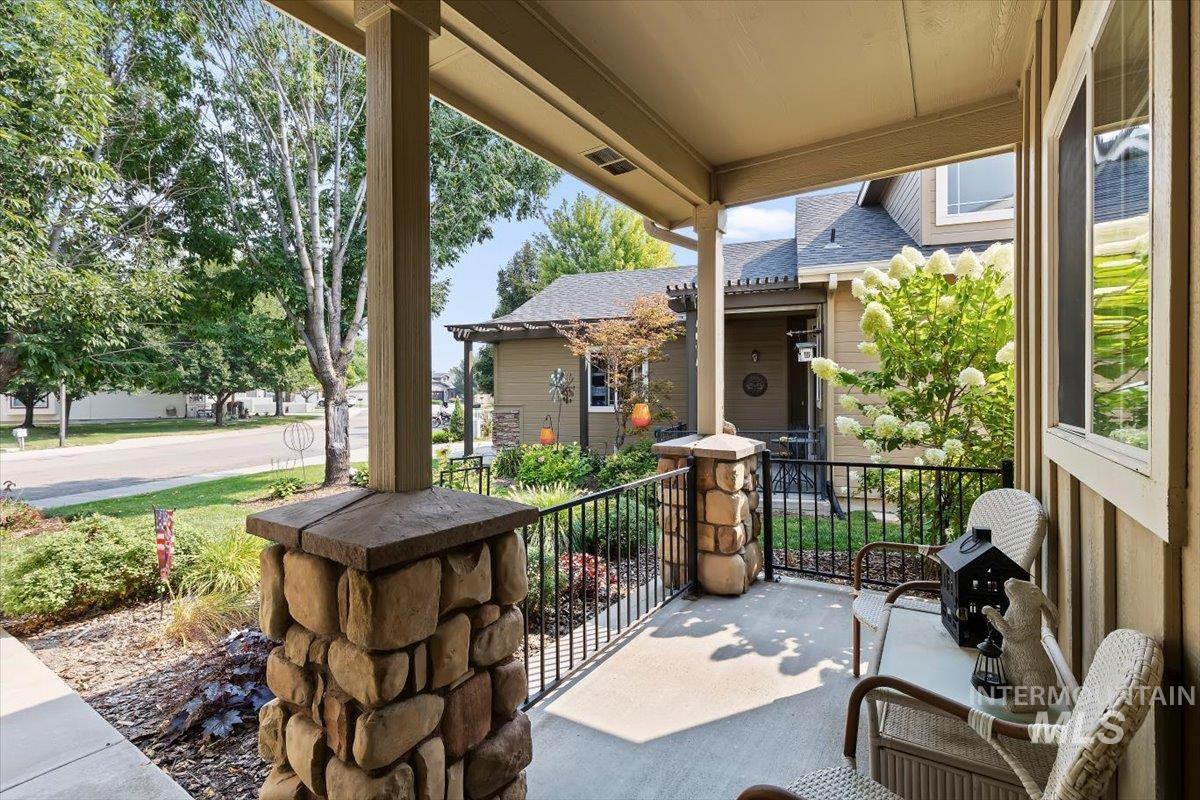 2227 S Blackspur Way Property Photo 4