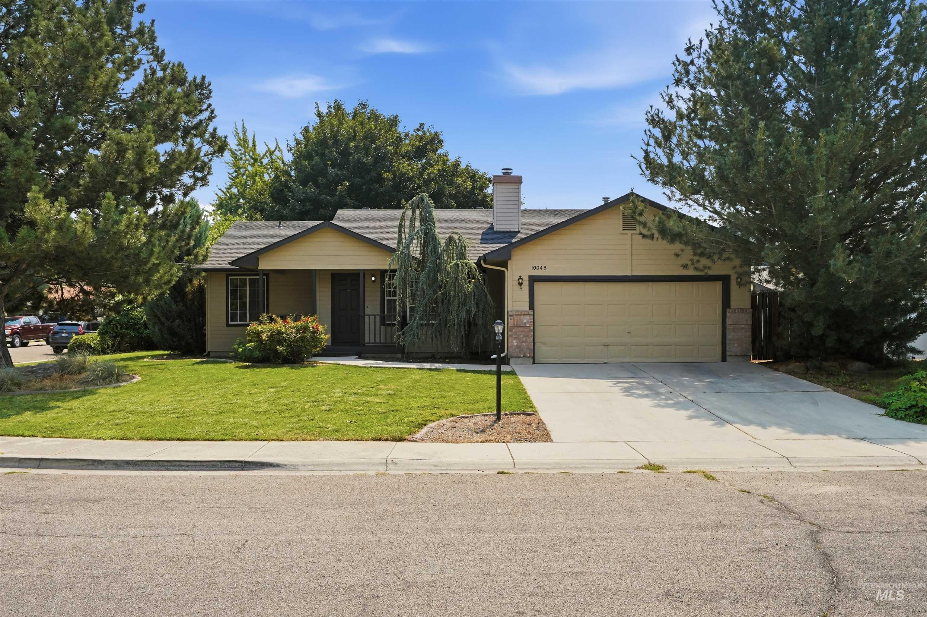 10045 W Lupine St Property Photo 1