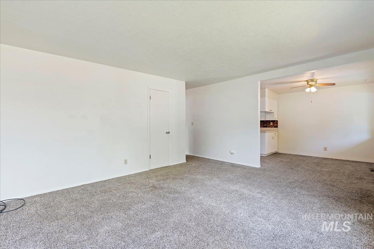 6315 W Dorian Street Property Photo 4