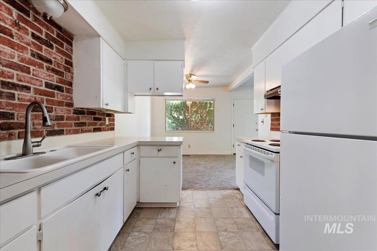 6315 W Dorian Street Property Photo 7