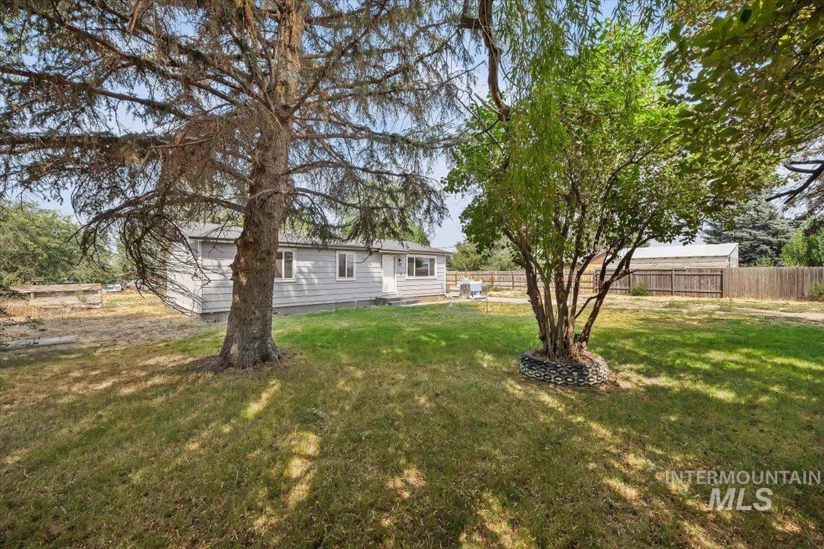 110 Park St N Property Photo 1