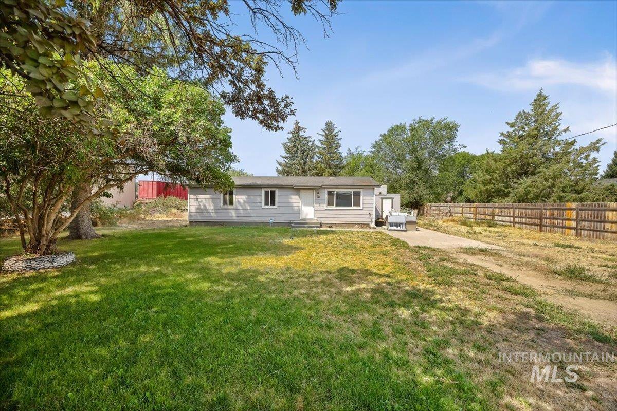 110 Park St N Property Photo 2