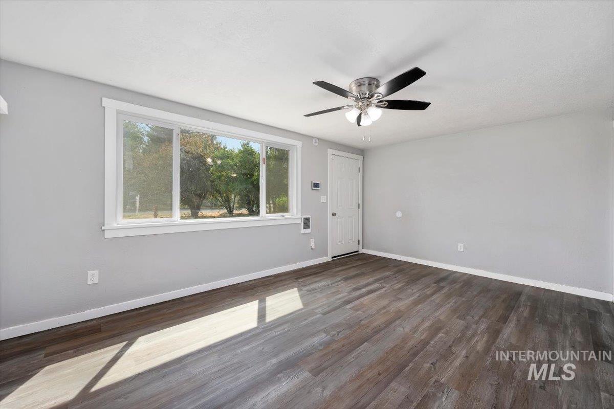 110 Park St N Property Photo 4
