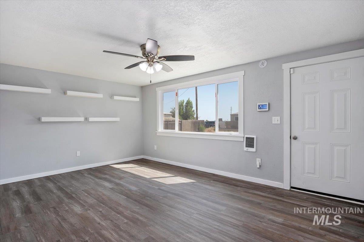 110 Park St N Property Photo 5