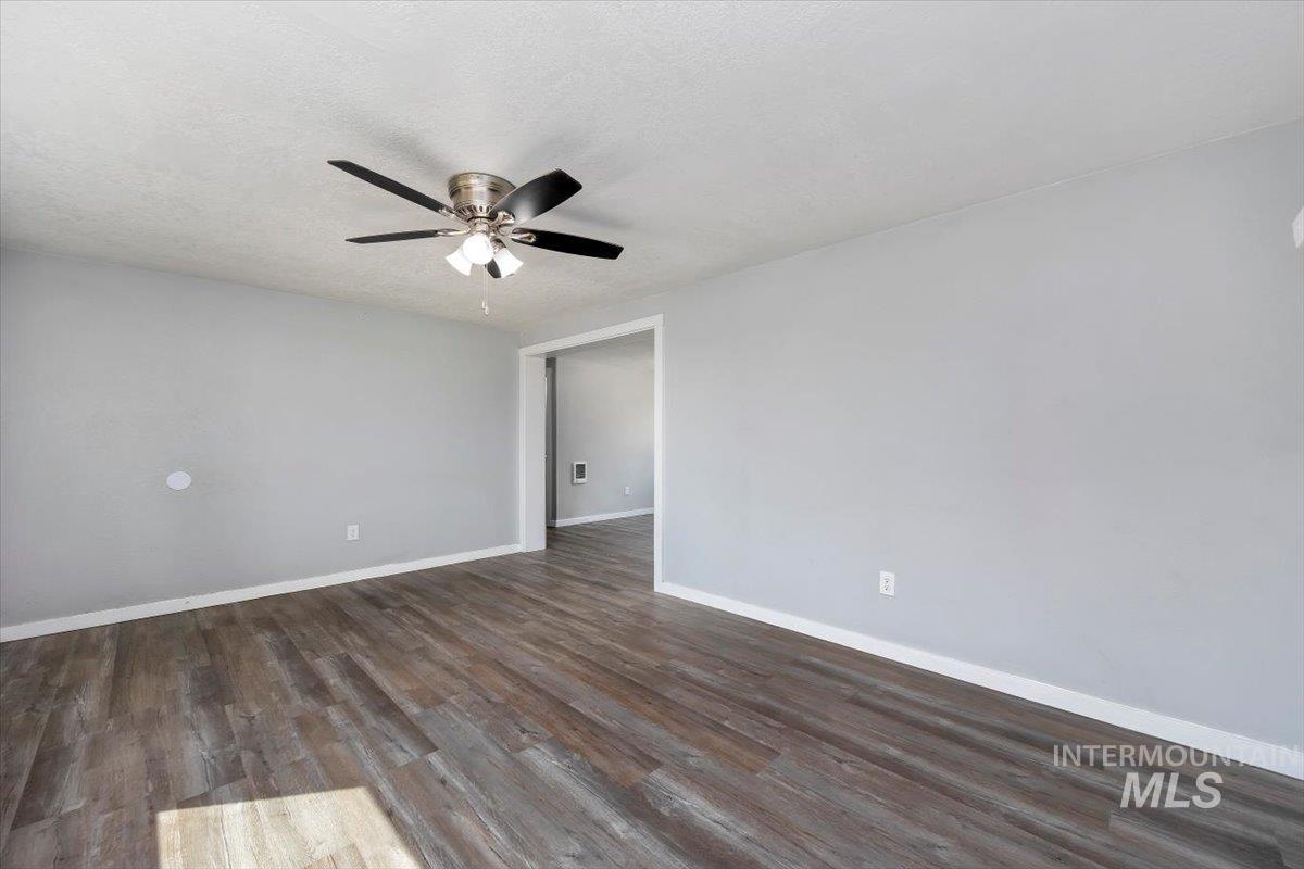 110 Park St N Property Photo 6