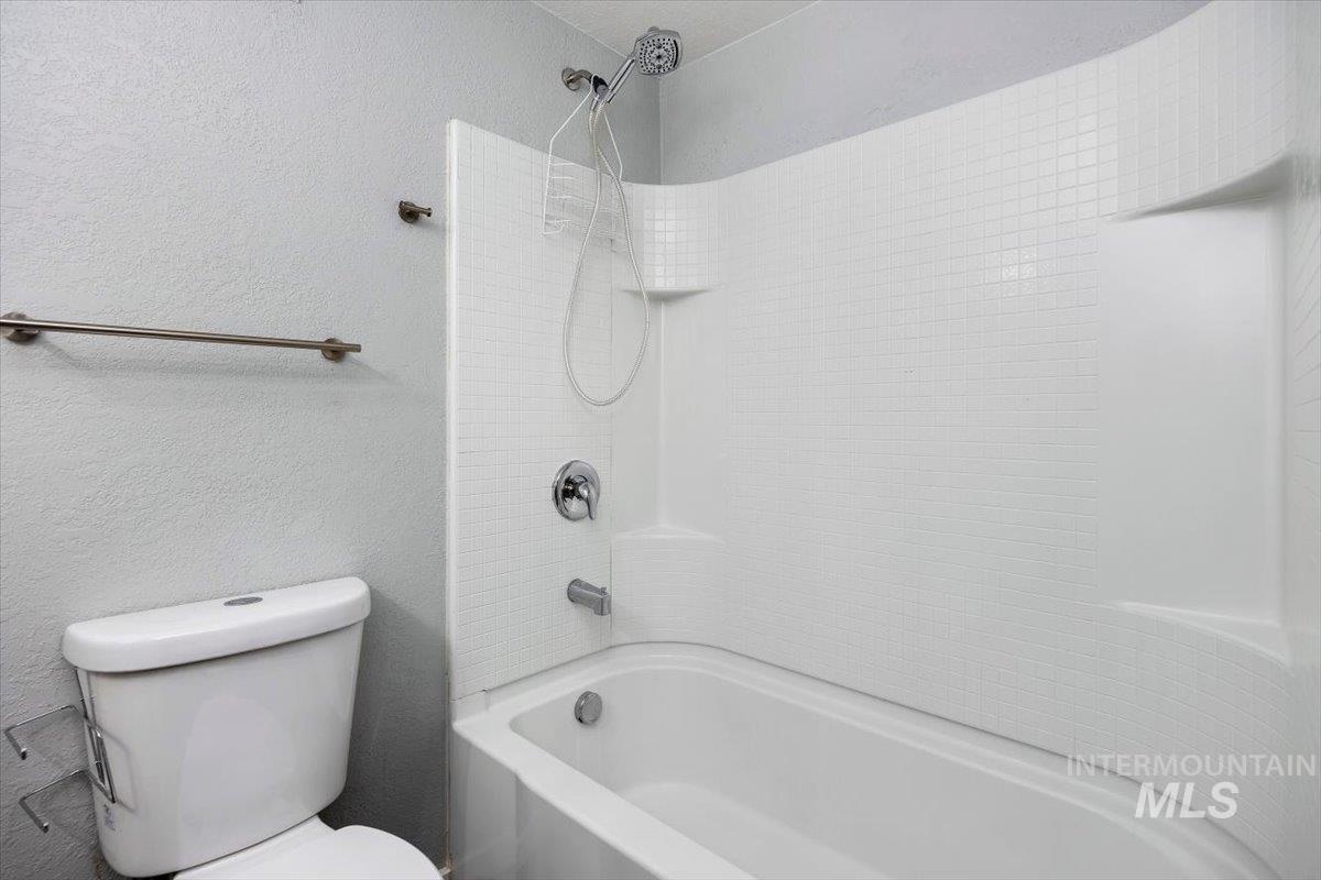 110 Park St N Property Photo 17