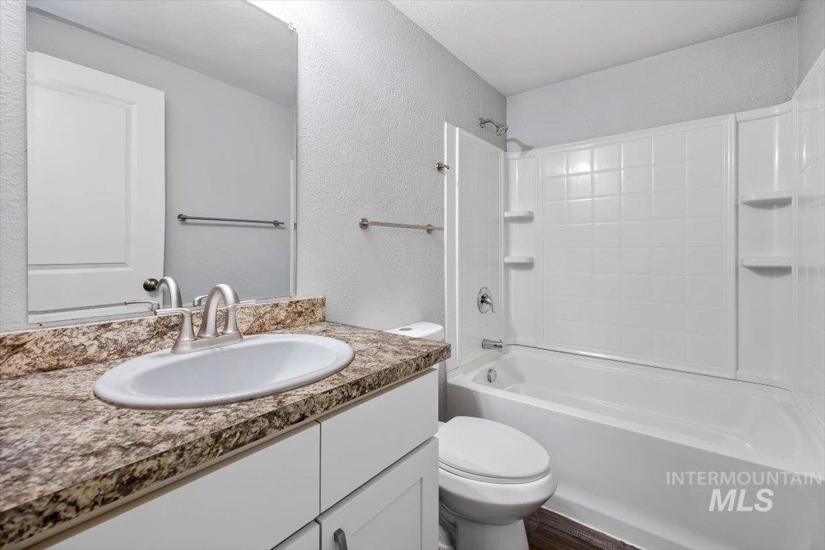 110 Park St N Property Photo 19