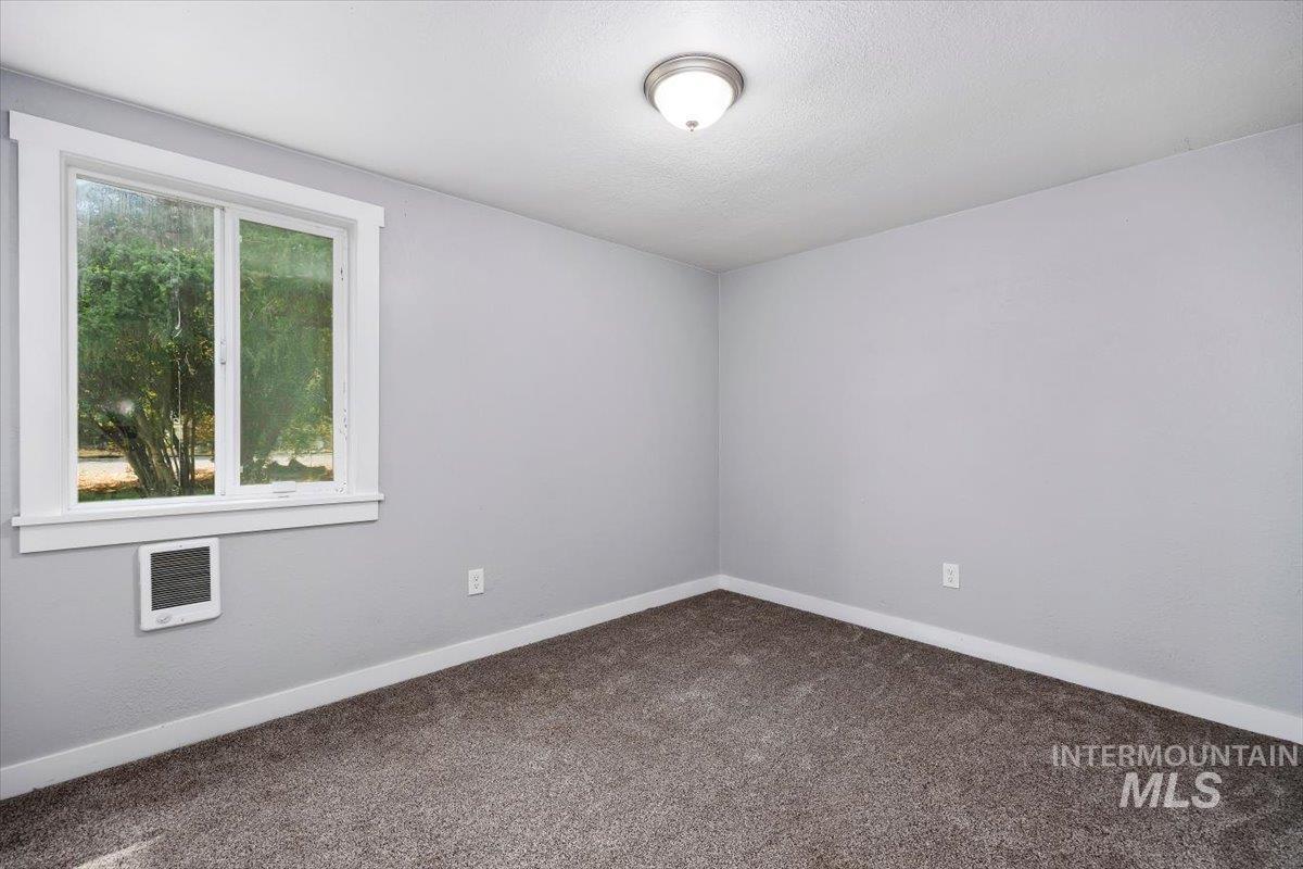 110 Park St N Property Photo 20