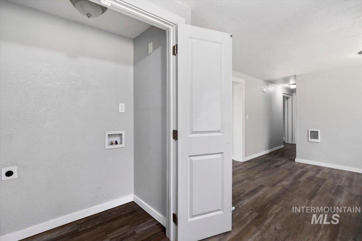 110 Park St N Property Photo 21
