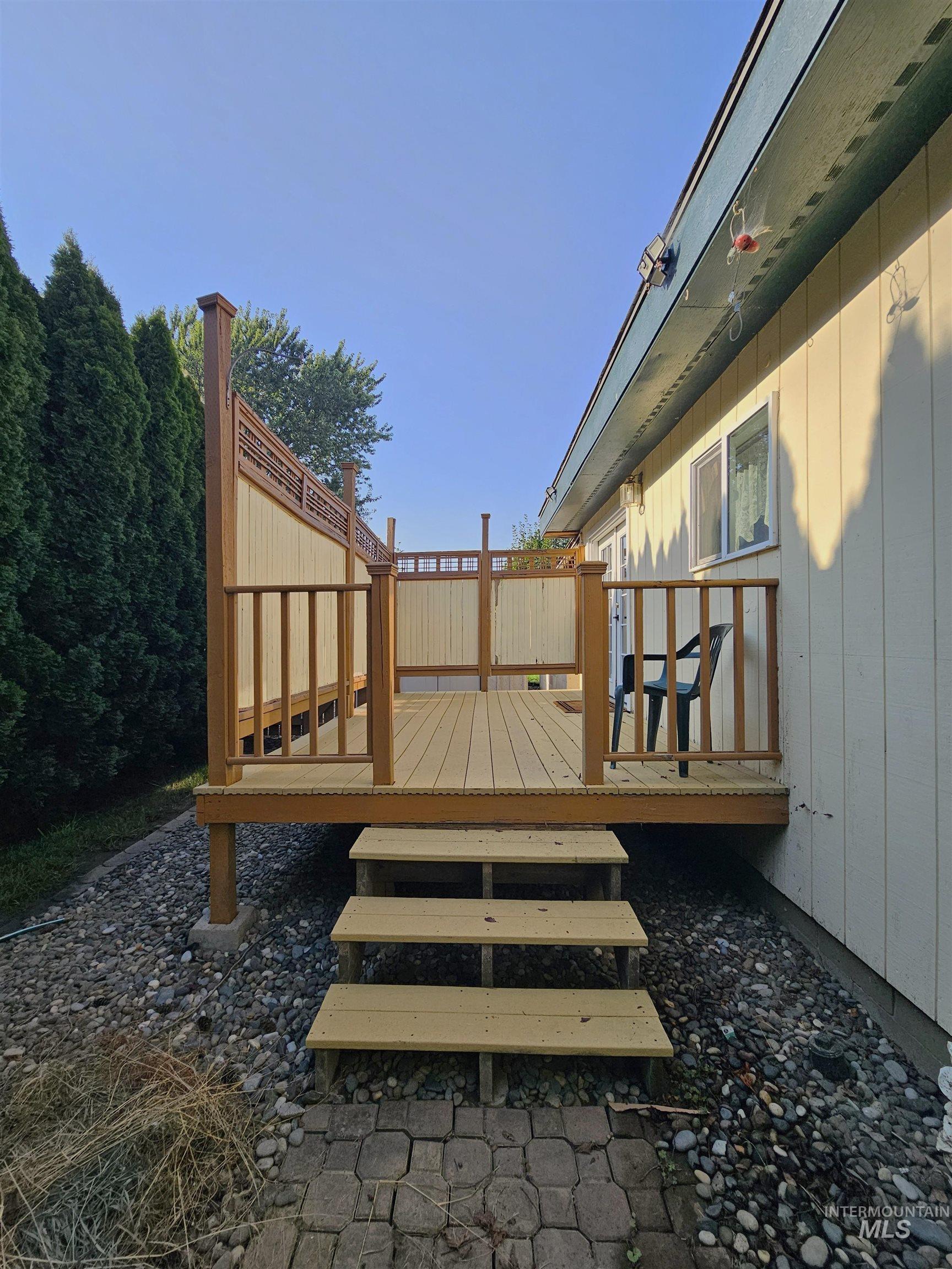 713 1/2 Airway Ave Property Photo 10