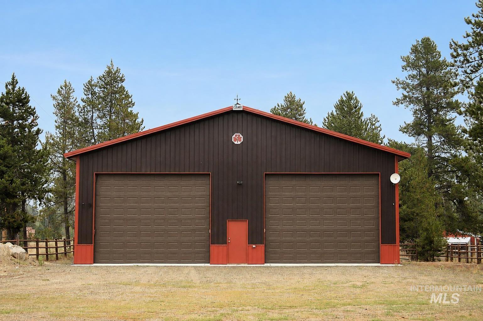 1739 W Roseberry Property Photo 1
