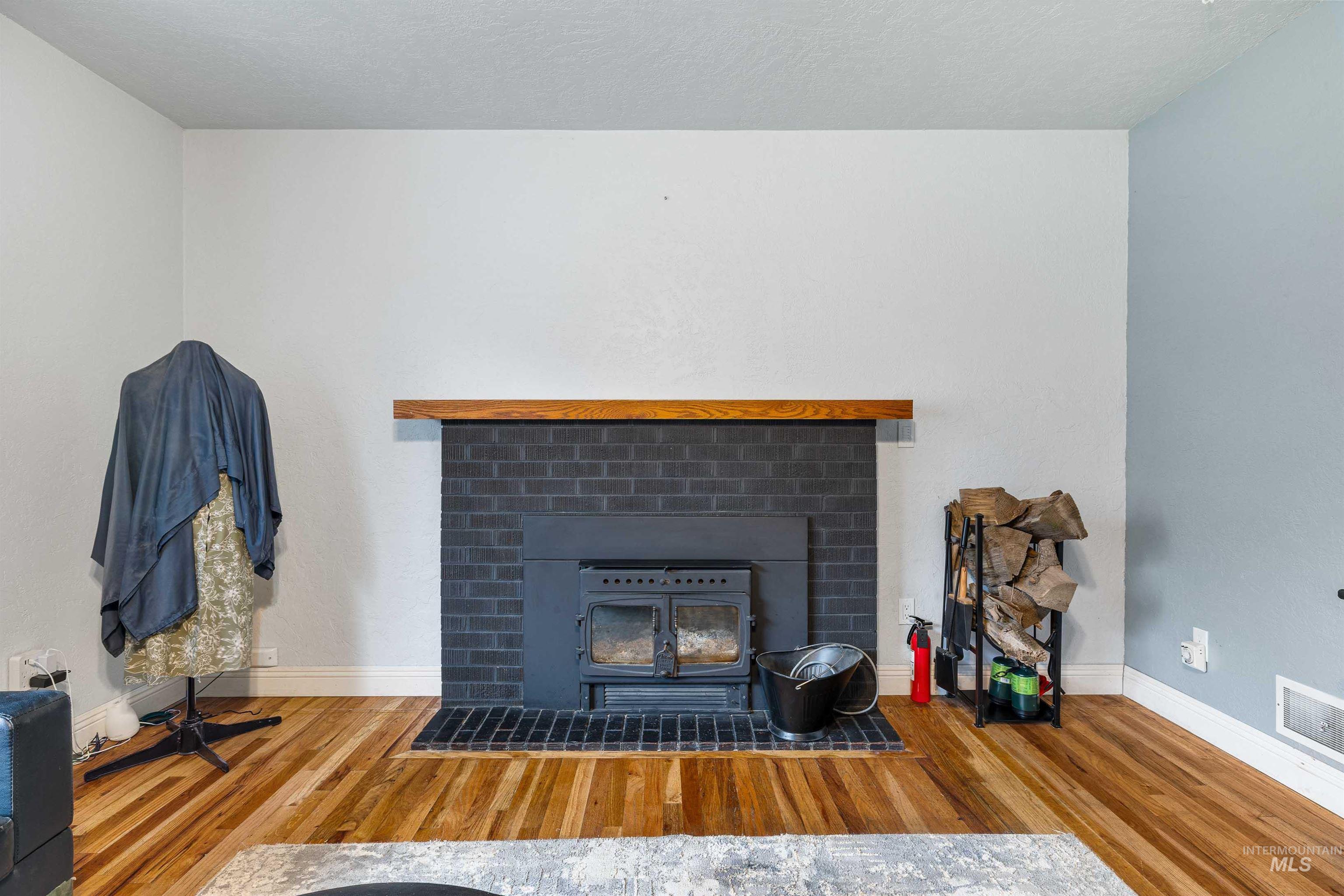 365 Caswell Ave. West Property Photo 5