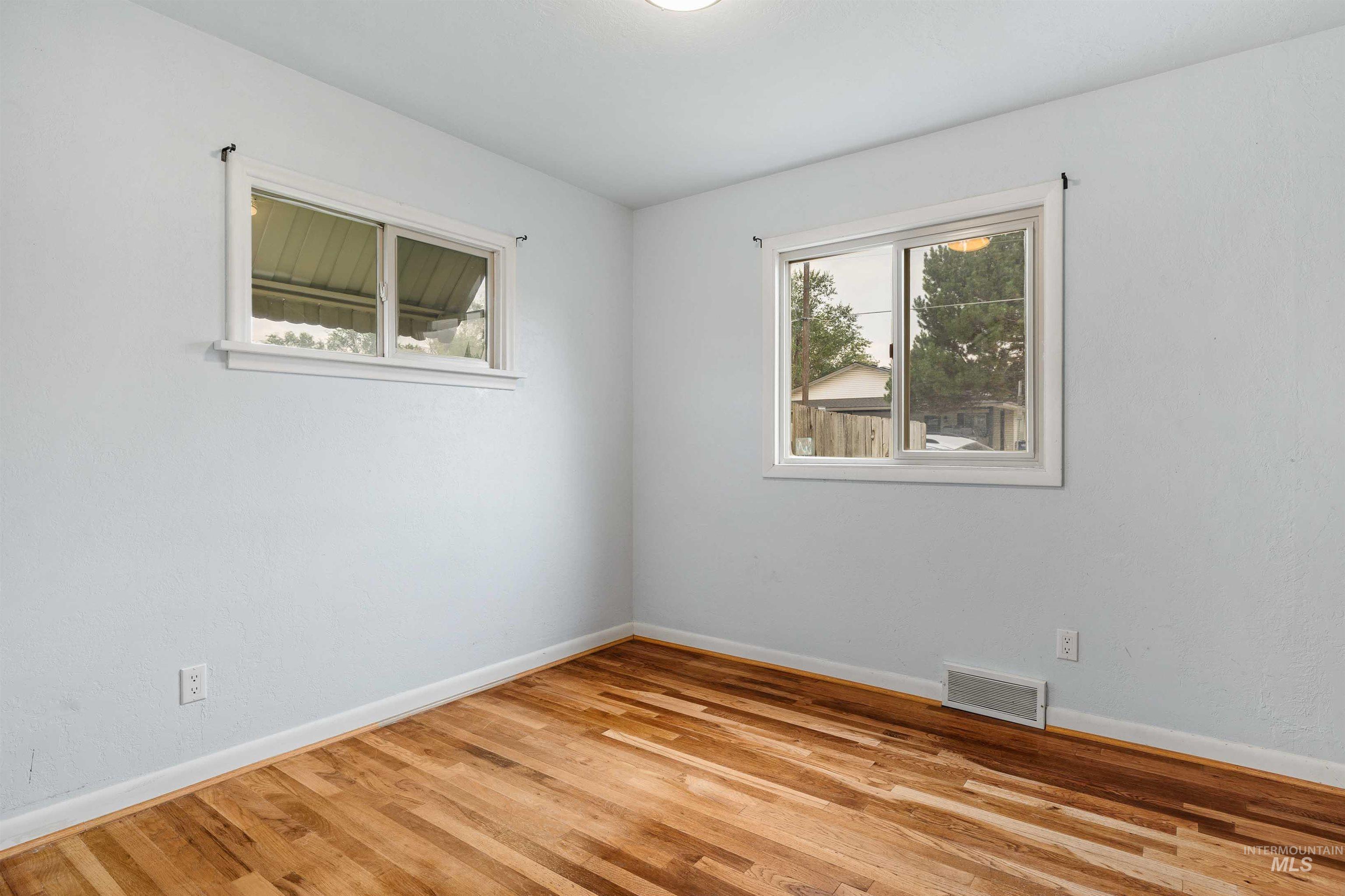 365 Caswell Ave. West Property Photo 14