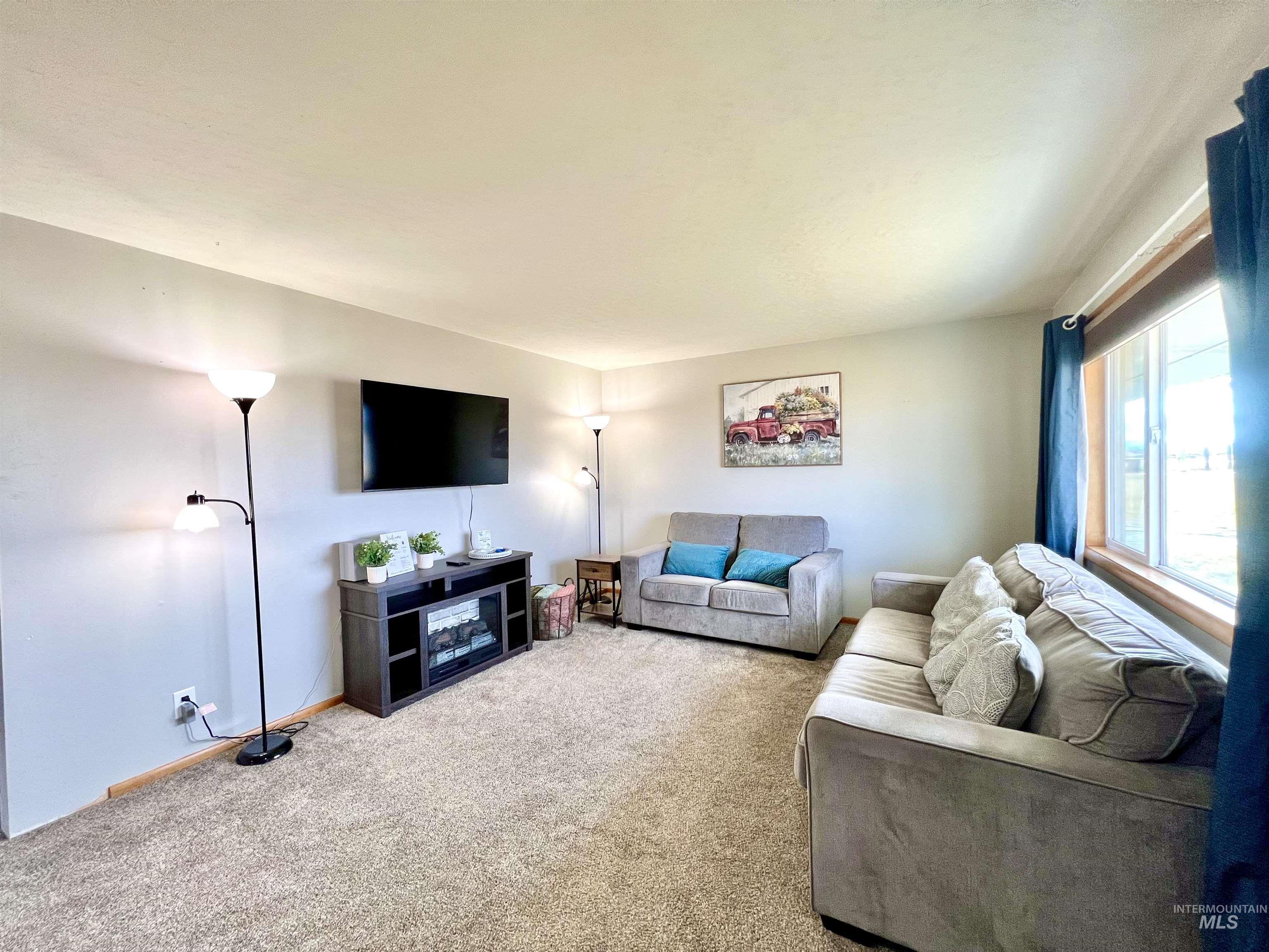 266 S 200 W Property Photo 3