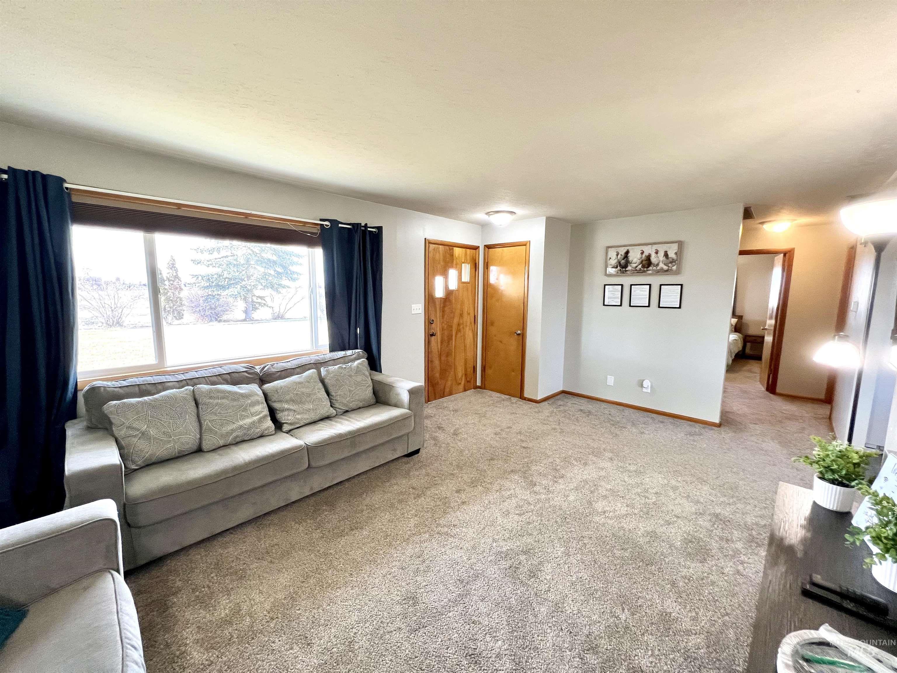 266 S 200 W Property Photo 5