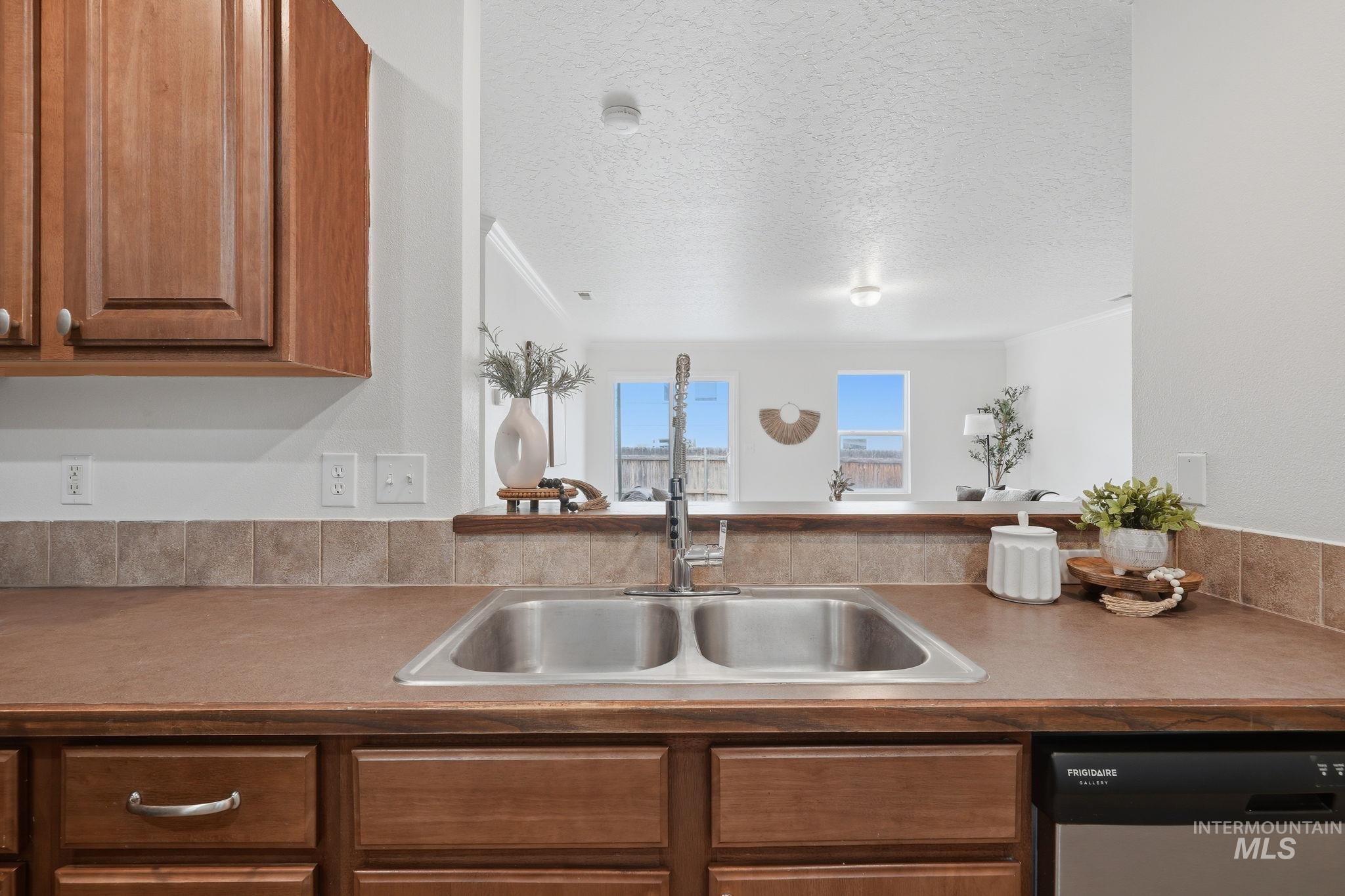 9118 W Rustica Dr Property Photo 7