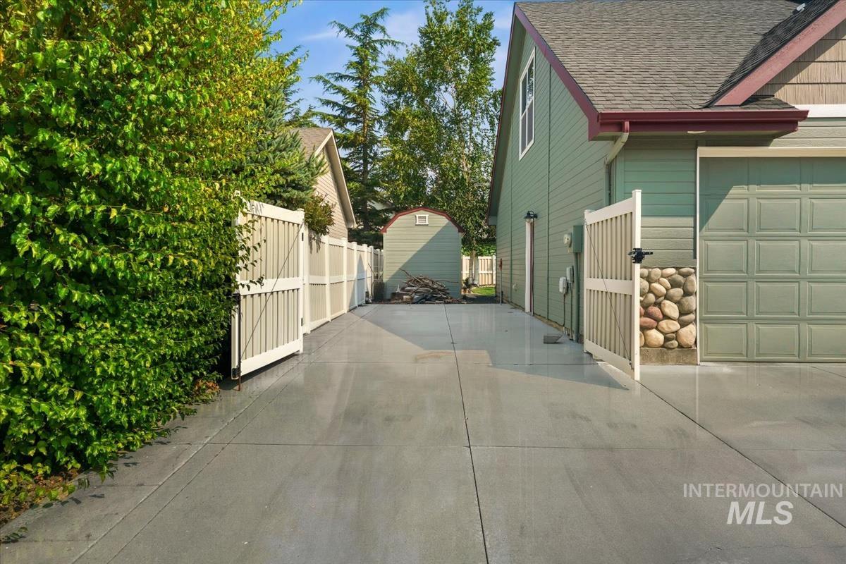 2882 S Groom Way Property Photo 5