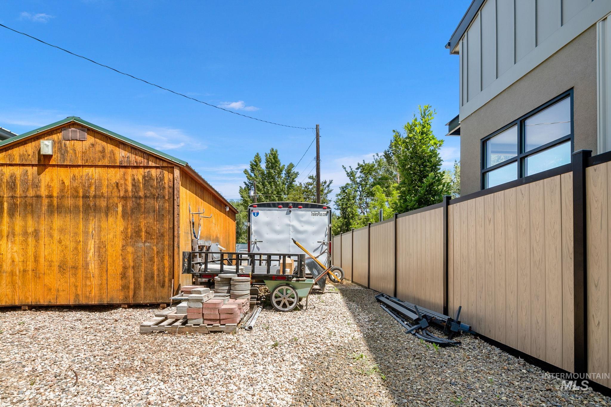 2152 E State Street Property Photo 7