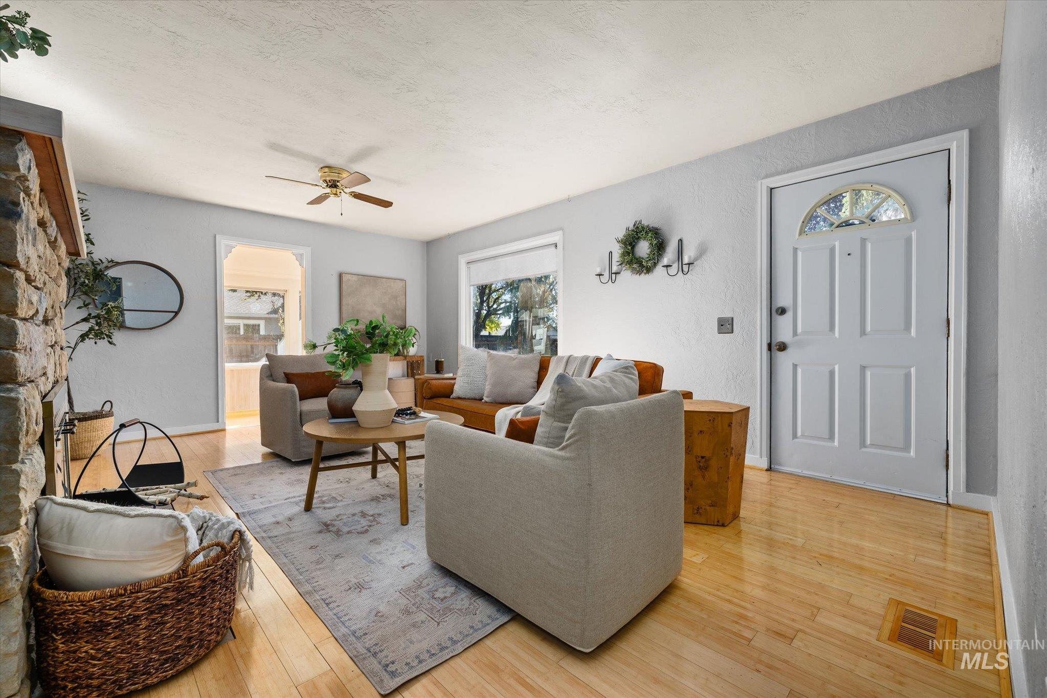 5712 W Castle Drive Property Photo 4