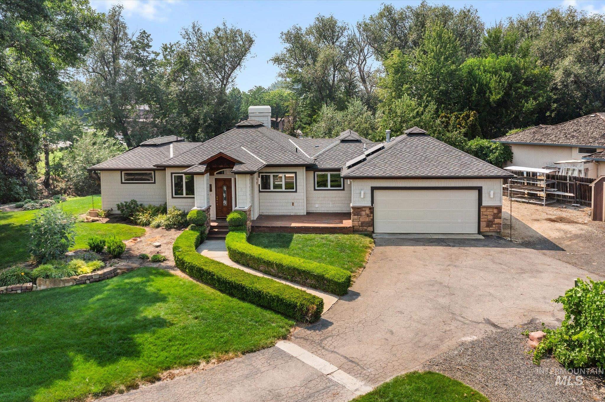 5810 W Castle Drive
