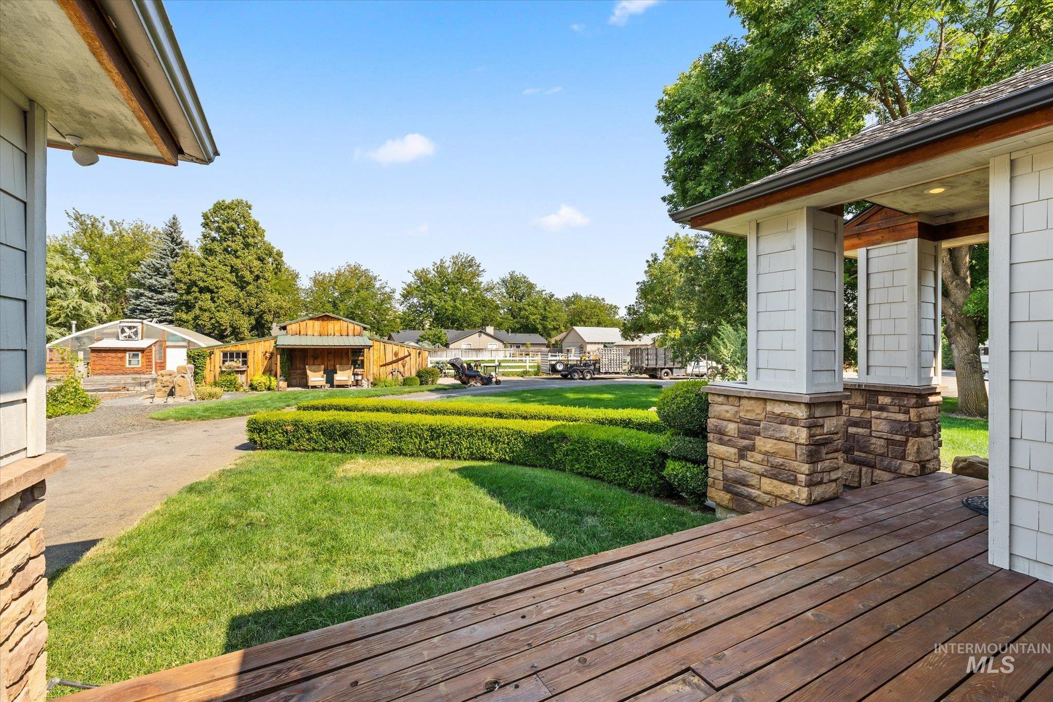 5810 W Castle Drive Property Photo 3
