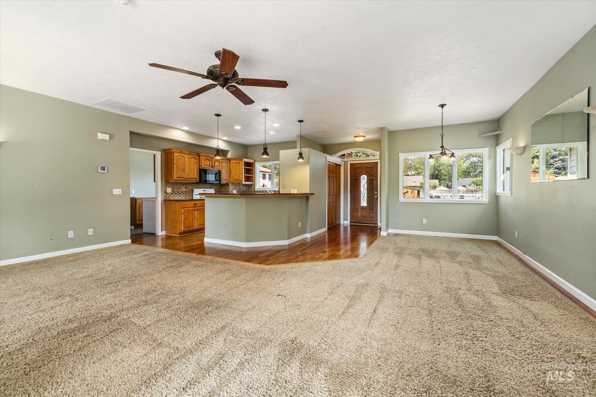 5810 W Castle Drive Property Photo 5