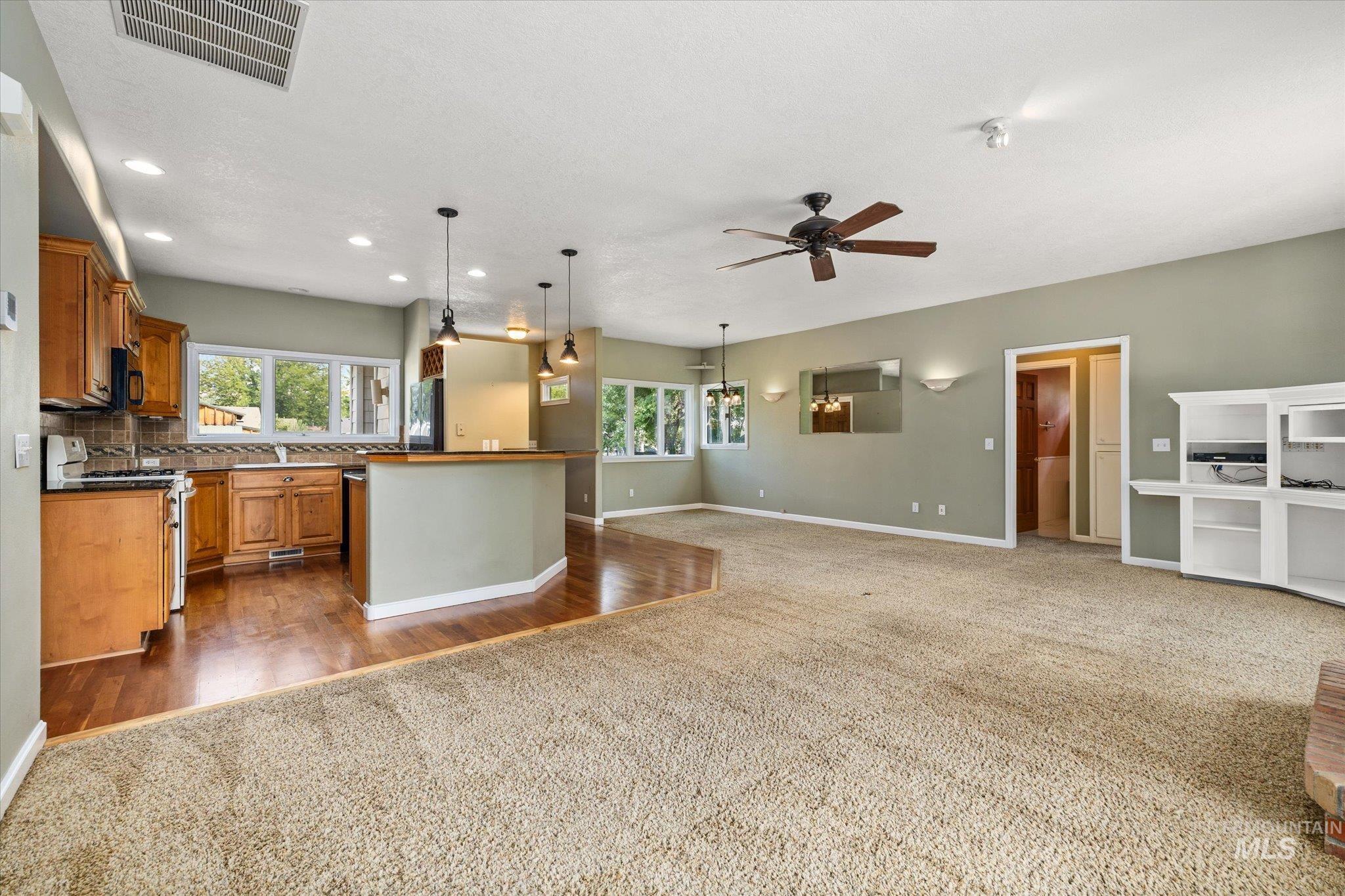 5810 W Castle Drive Property Photo 7
