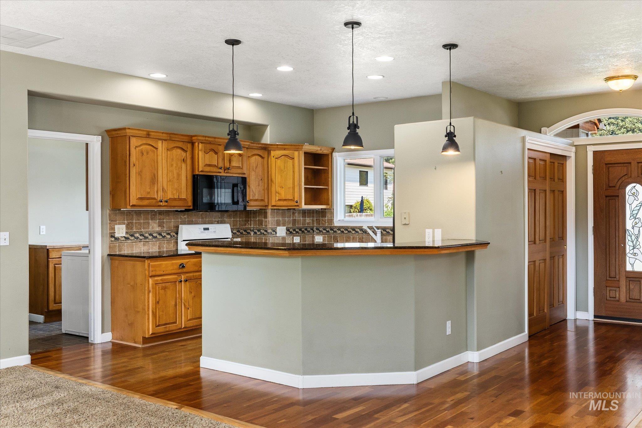 5810 W Castle Drive Property Photo 8