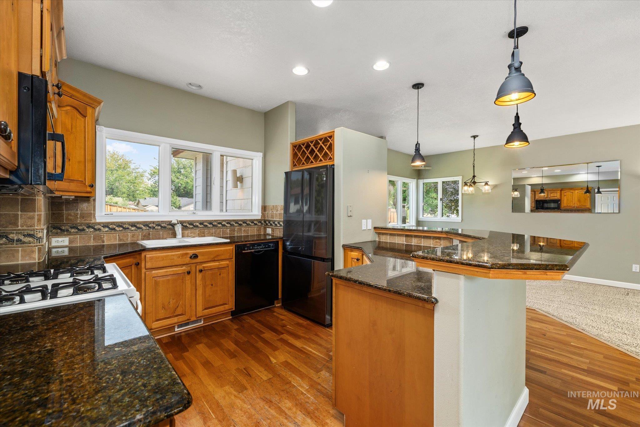 5810 W Castle Drive Property Photo 9