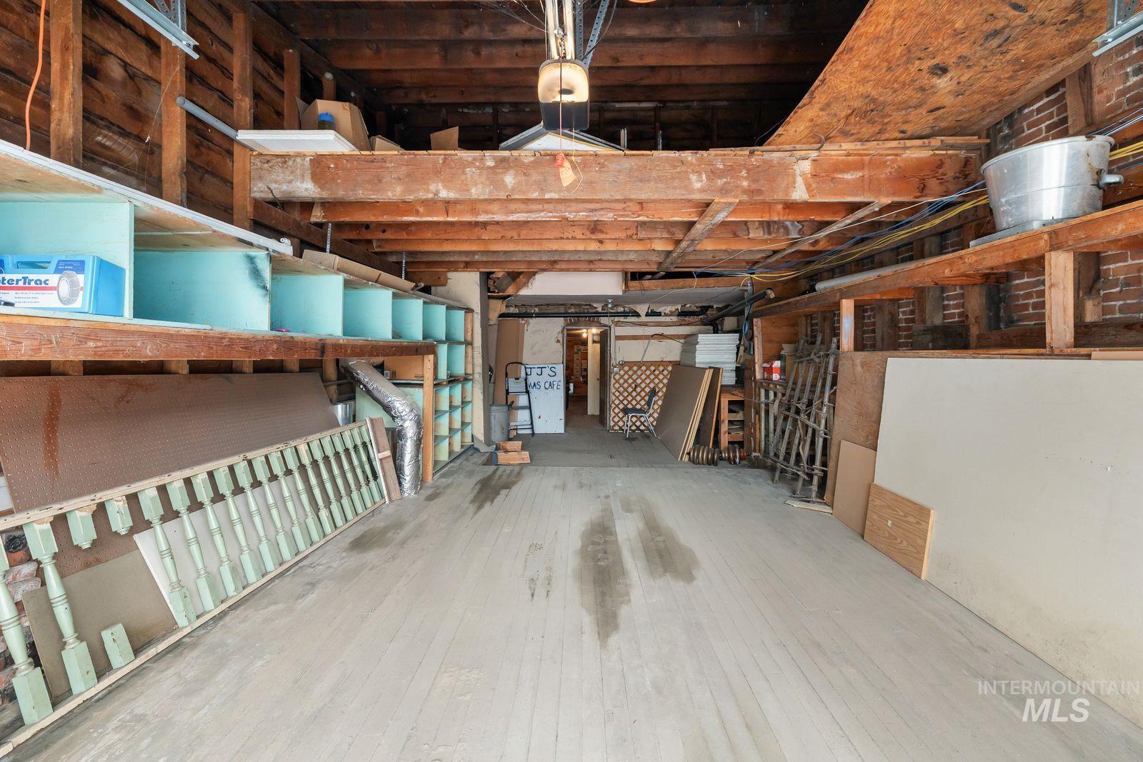 425 Main St Property Photo 23
