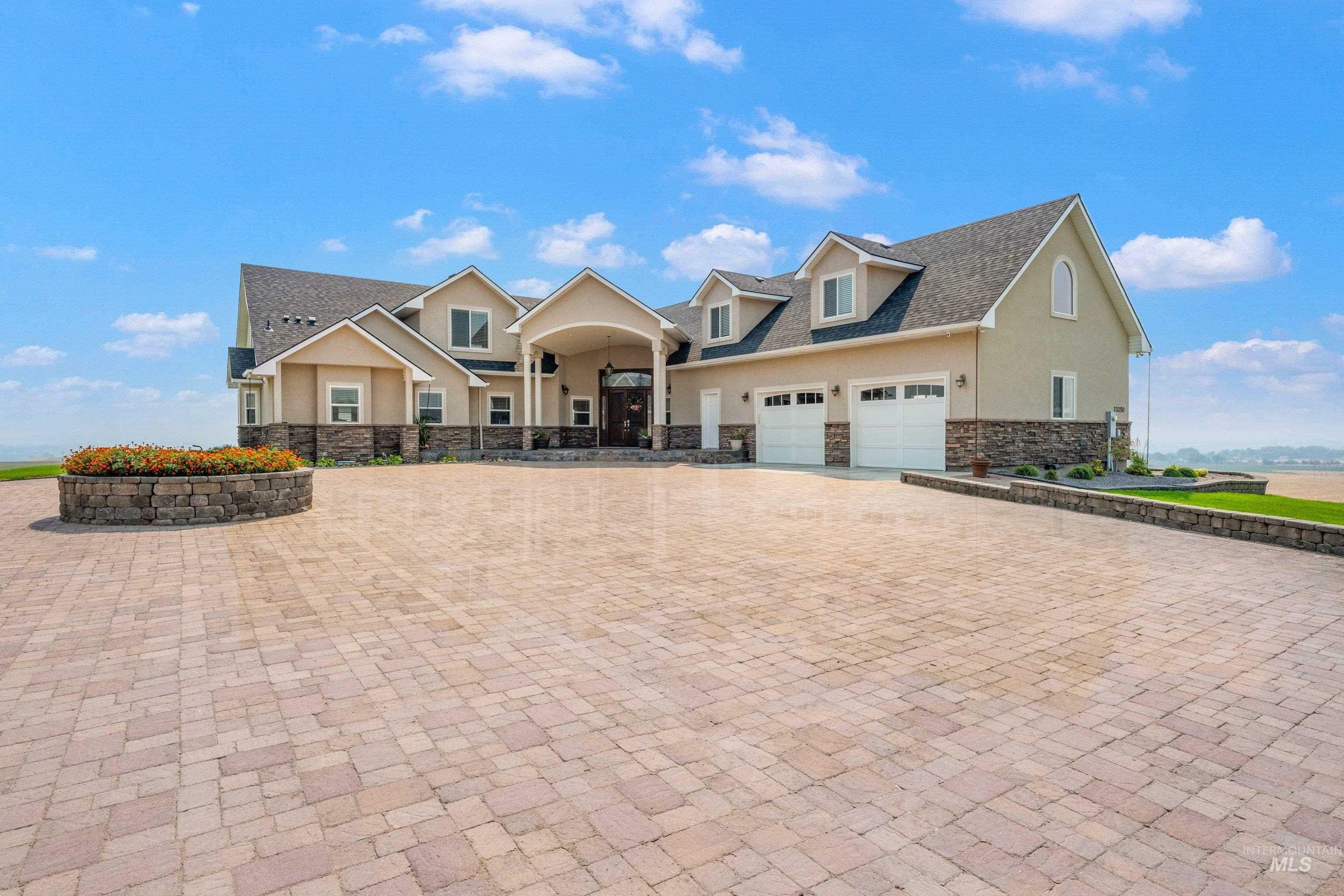 23250 Graphic Ln Property Photo 4