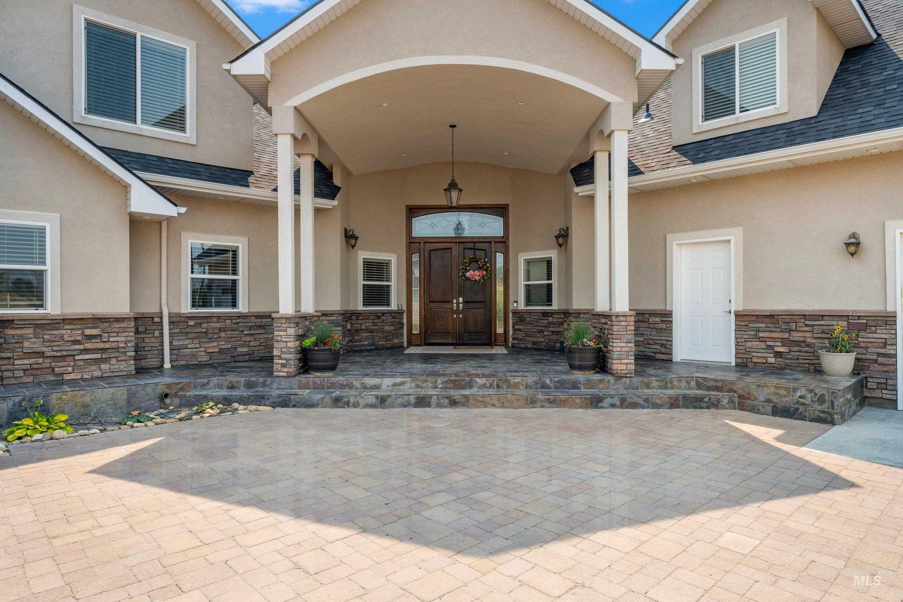 23250 Graphic Ln Property Photo 6