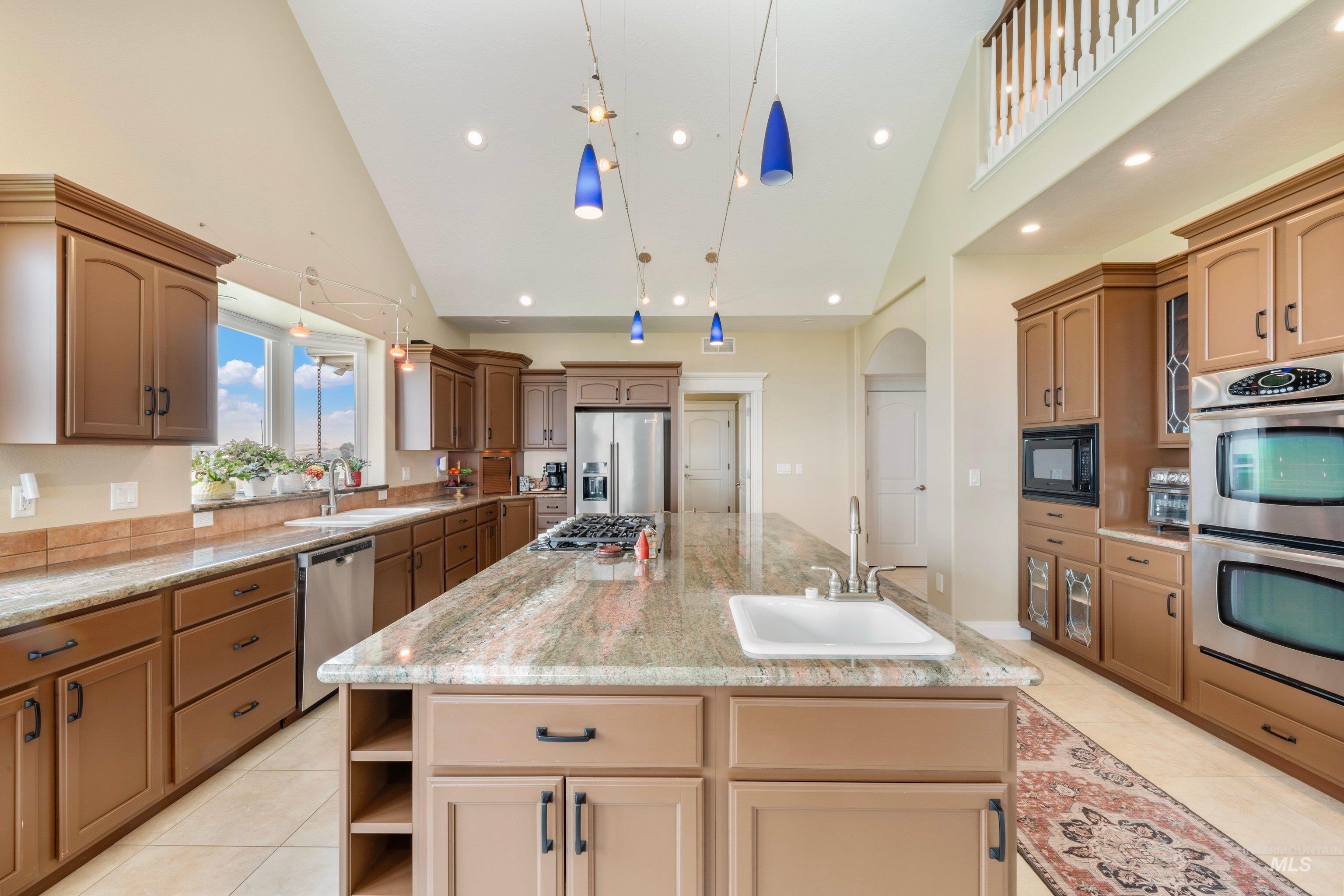 23250 Graphic Ln Property Photo 12