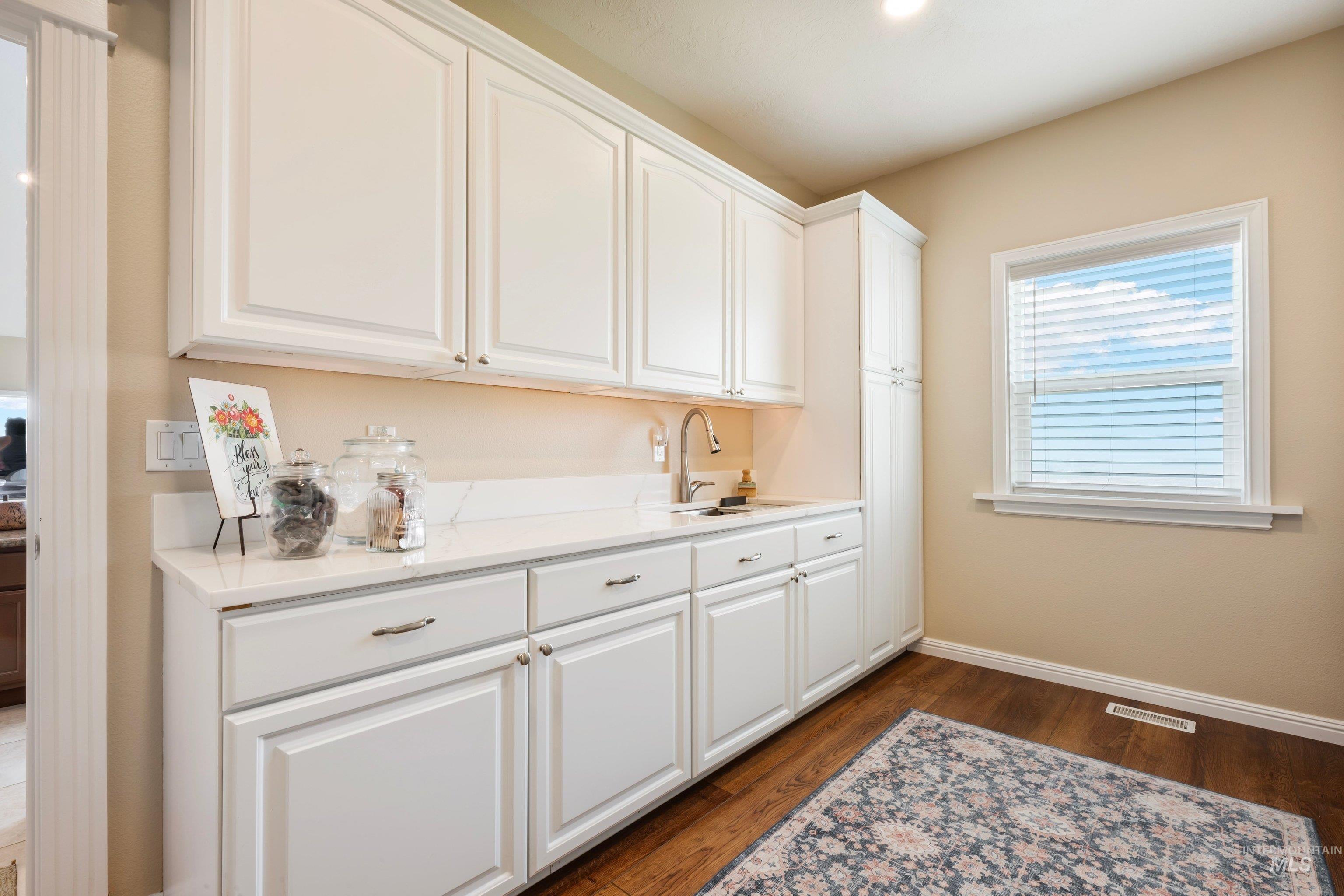 23250 Graphic Ln Property Photo 25