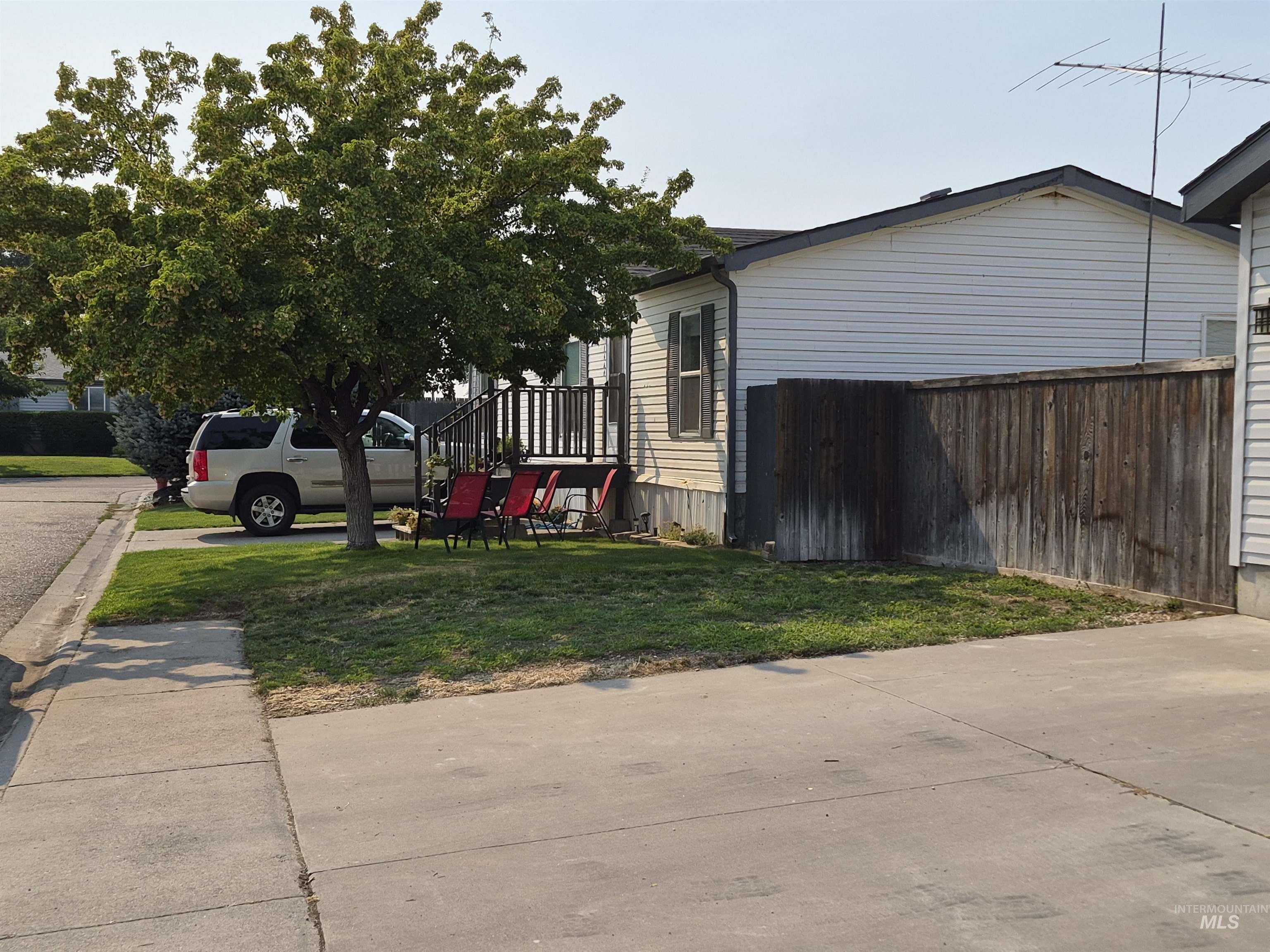 1470 Windmere Dr Property Photo 3
