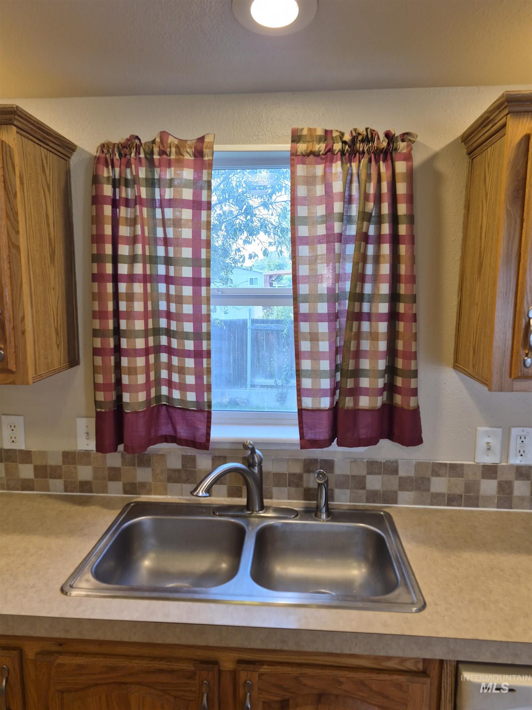 1470 Windmere Dr Property Photo 7
