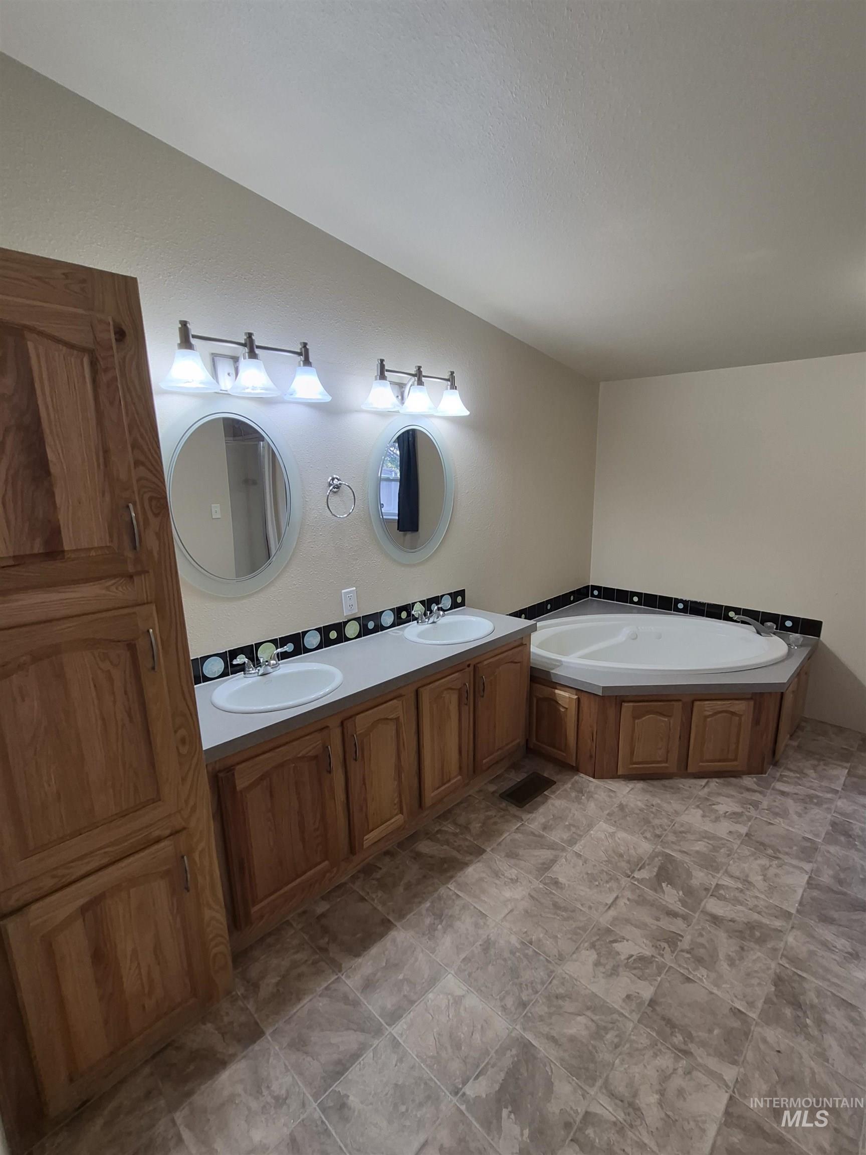 1470 Windmere Dr Property Photo 16
