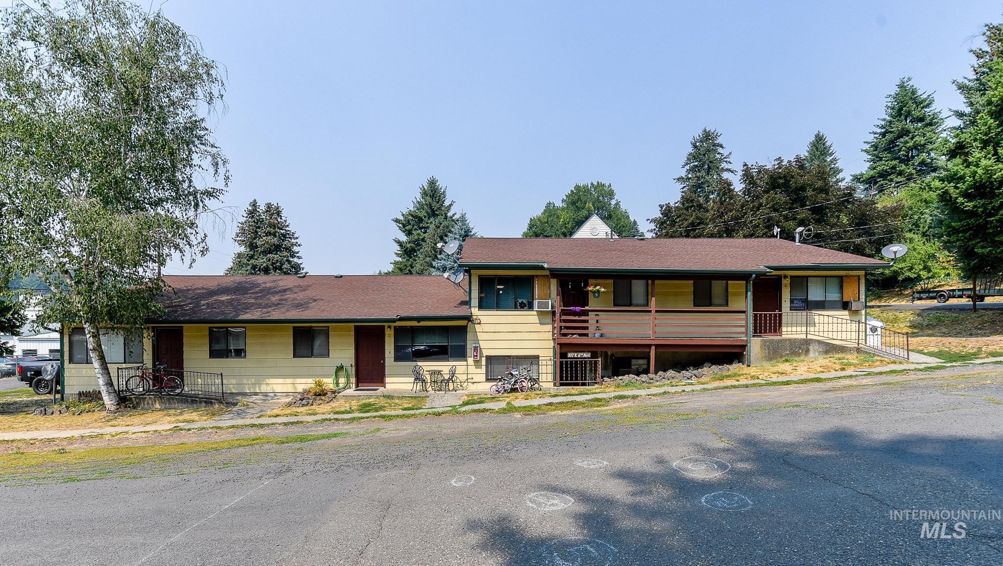107 6th St Property Photo 1