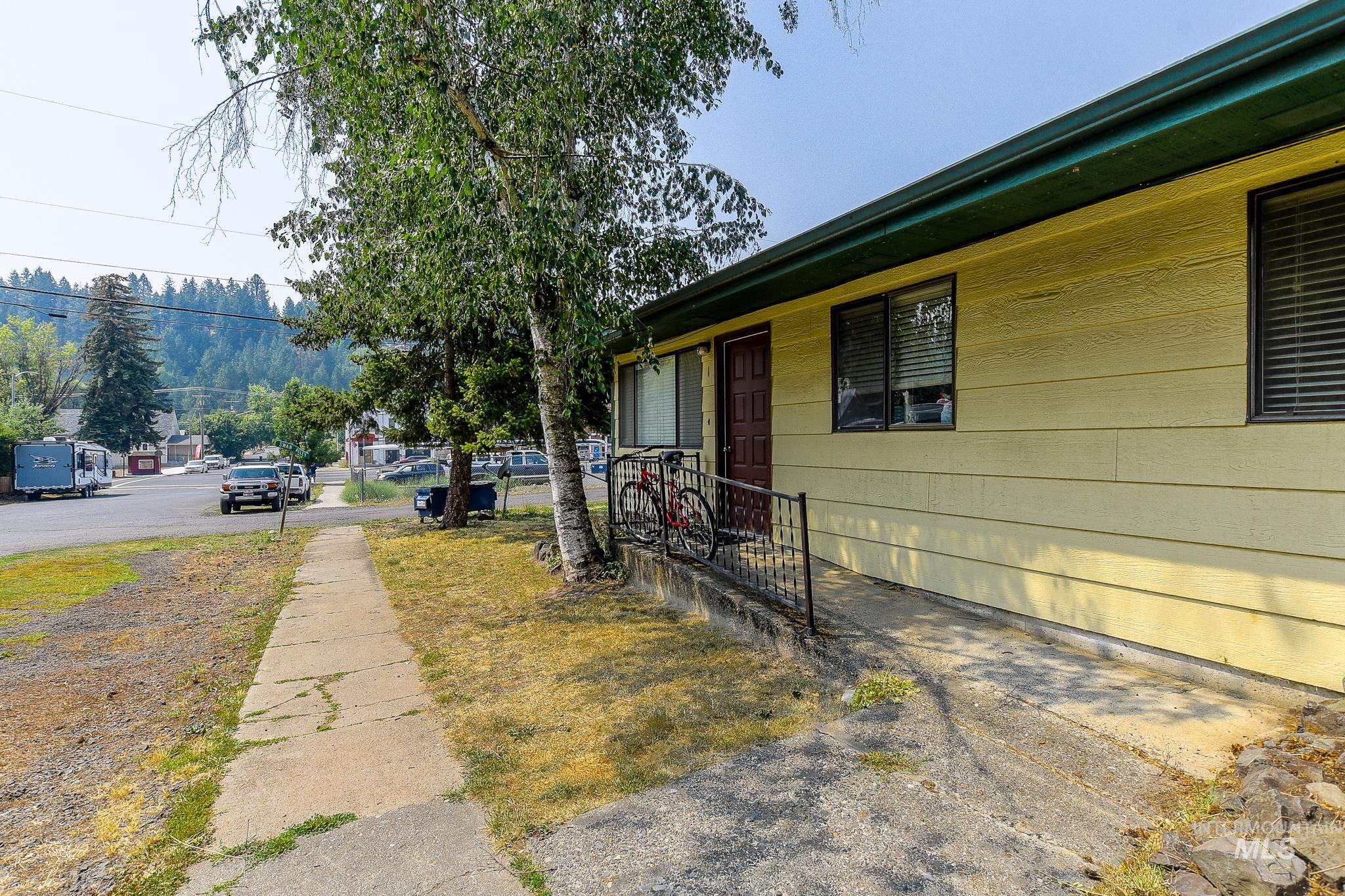 107 6th St Property Photo 4