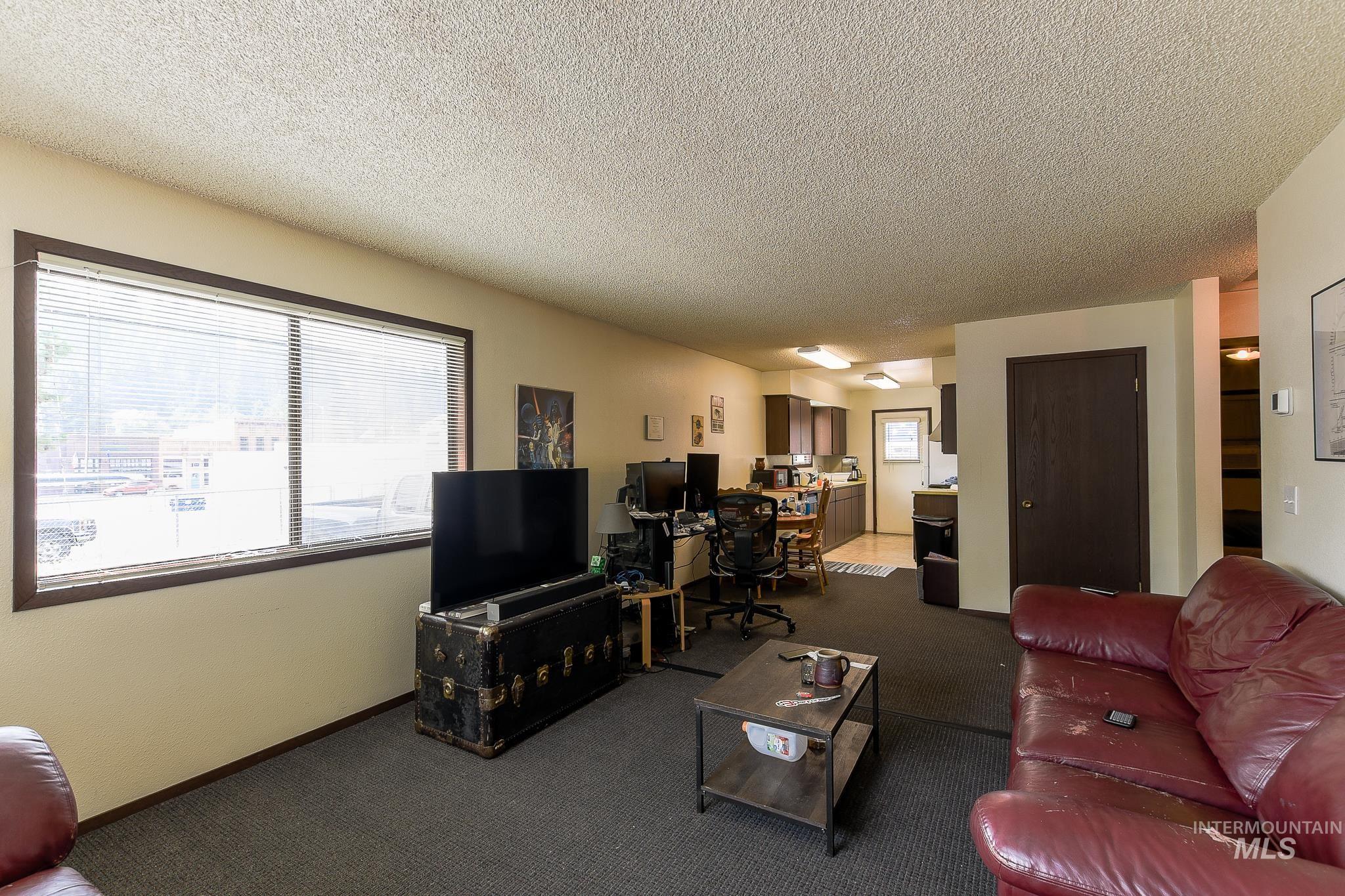 107 6th St Property Photo 7