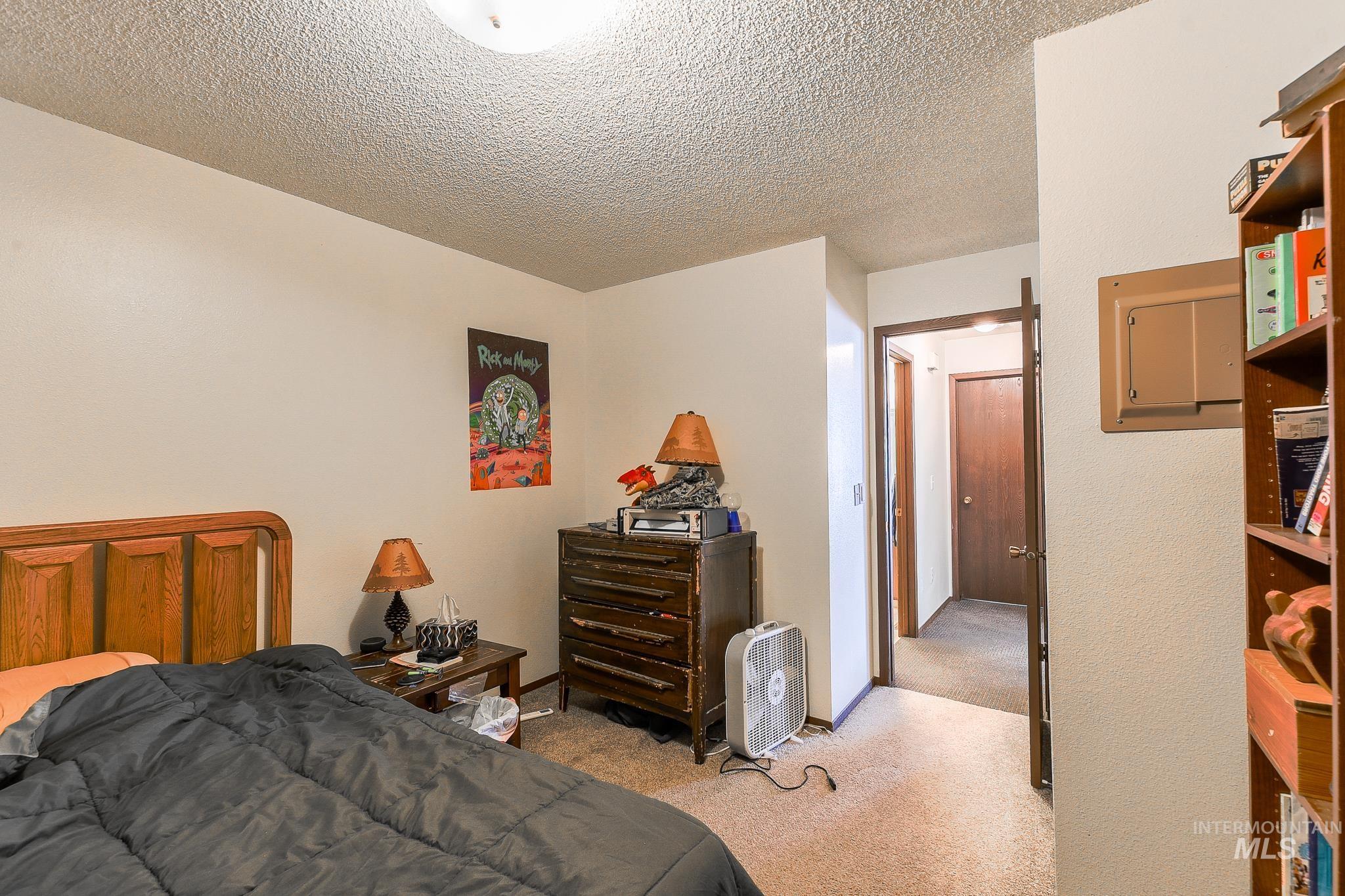 107 6th St Property Photo 11