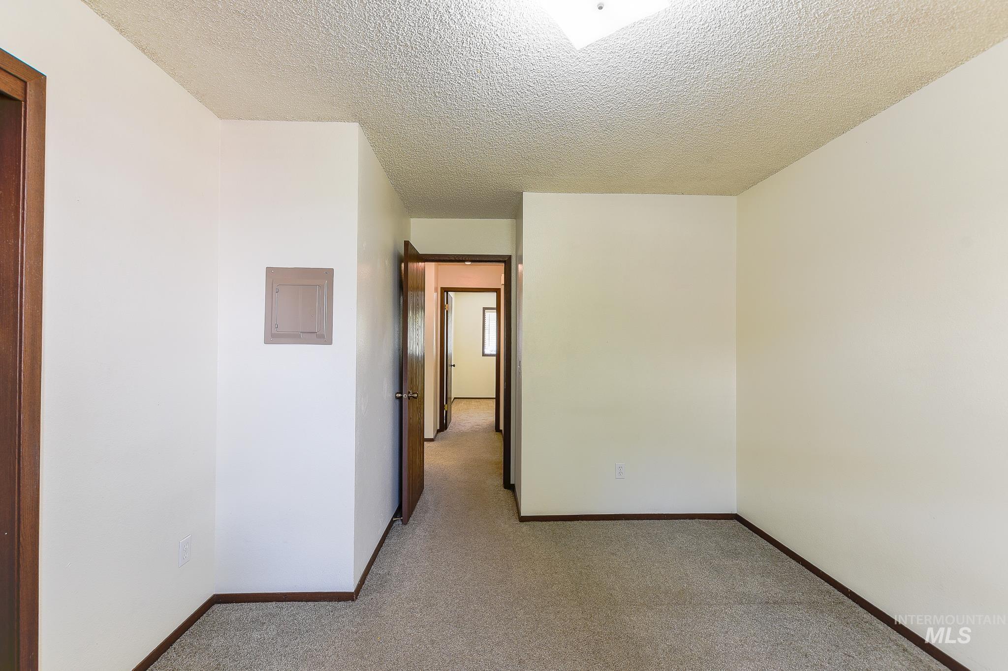 107 6th St Property Photo 16