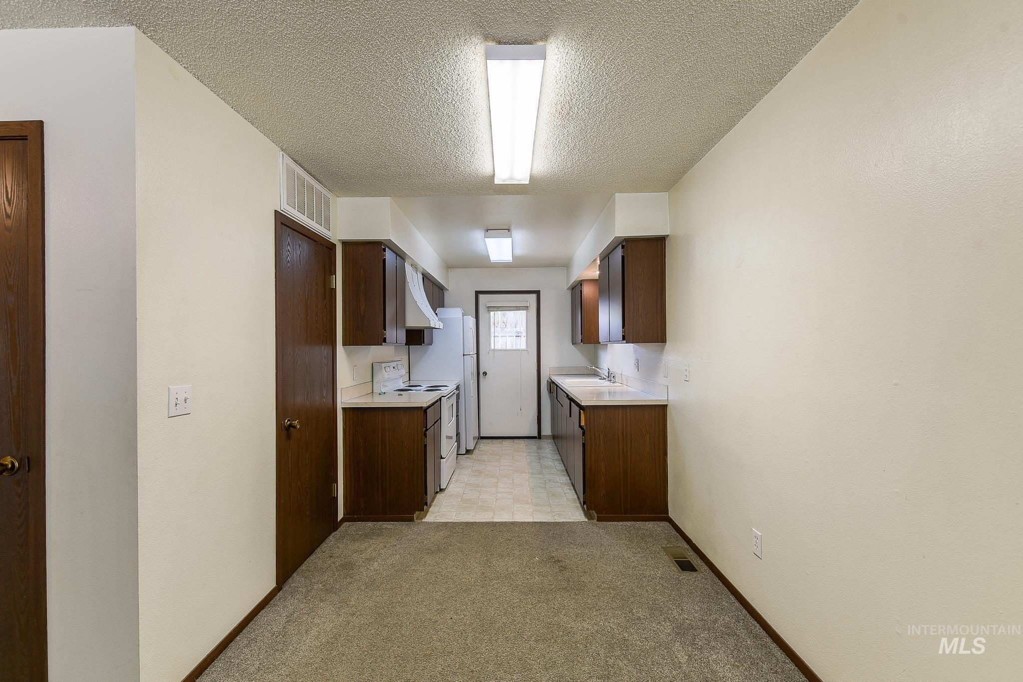107 6th St Property Photo 17